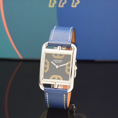 Image HERMES wristwatch series Cape Cod reference CC3.710, quartz, stainless steel case including original leather strap with original buckle, case back 4 -fach screwed down, display of hour, & minutes, measures approx. 40 x 29 mm, Hermes storage back enclosed , unworn stock, condition 1-2