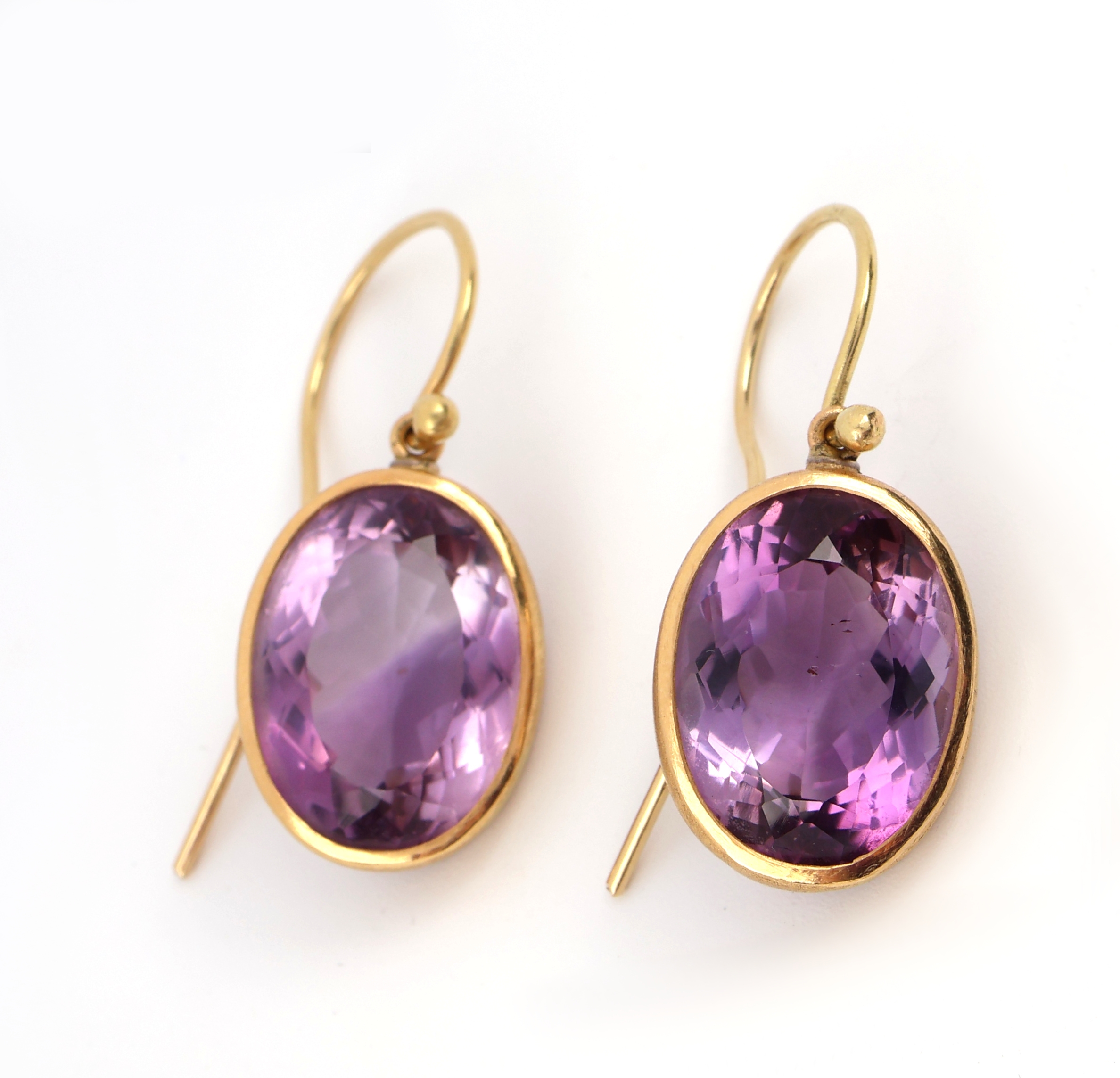 Detail a: 18 kt Gold Amethyst-Citrin-Ohrhänger, GG 750/000, 2 ovalfacett. Amethyste zus. ca. 16.0 ct, 2 rundfacett. Citrine zus. ca. 8.0 ctauswechselbar, ...