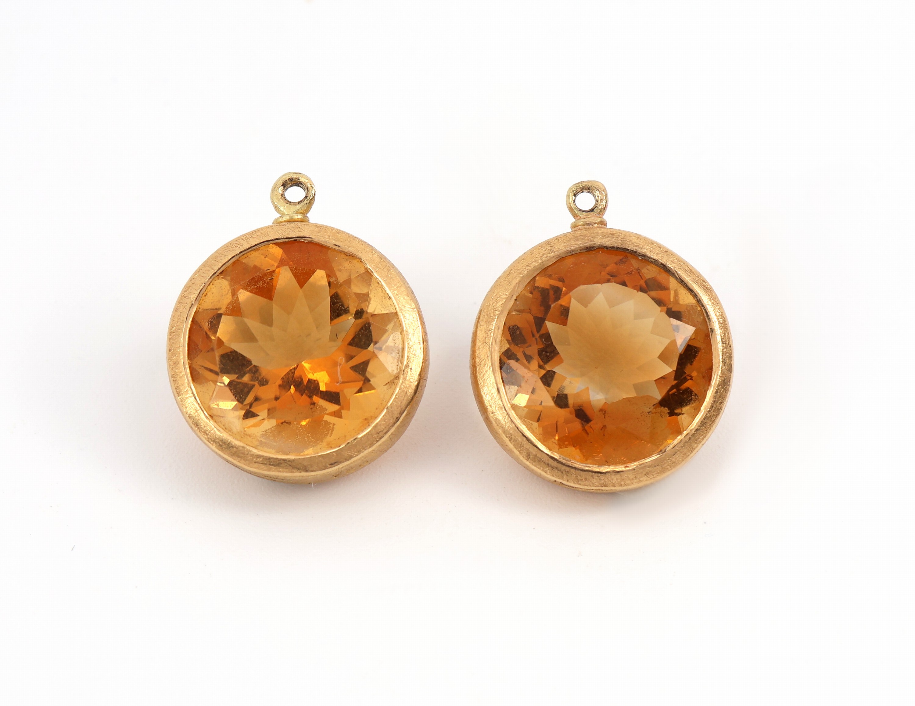 Detail b: 18 kt Gold Amethyst-Citrin-Ohrhänger, GG 750/000, 2 ovalfacett. Amethyste zus. ca. 16.0 ct, 2 rundfacett. Citrine zus. ca. 8.0 ctauswechselbar, ...