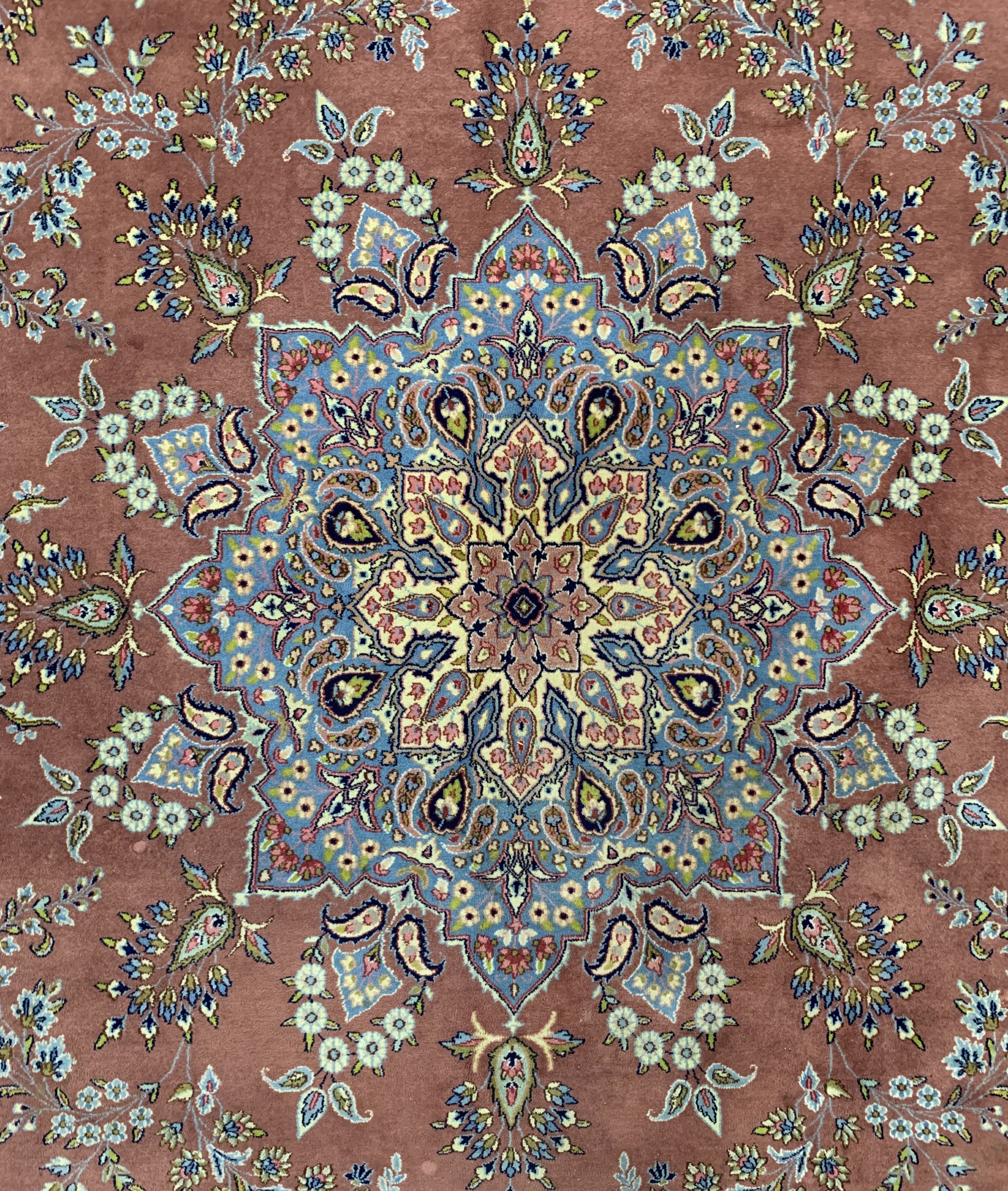 Detail b: Kerman fein Persien, signiert, Ende 20.Jhd,Wolle auf Baumwolle, ca. 390 x 302 cm, EHZ: 2,(Minimaler Mottenfraß am Rand).