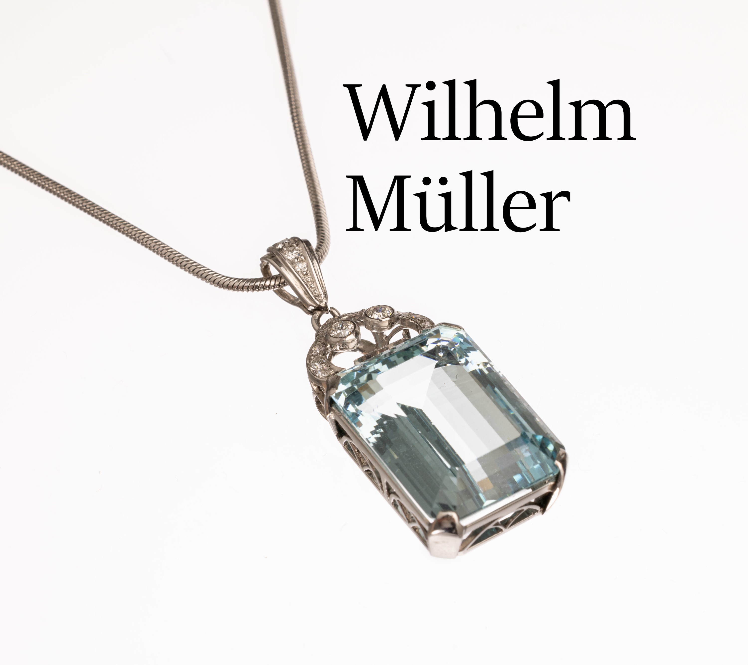 14 kt Gold Aquamarin-Diamant-Anhänger, WG 585/000, ein Aquamarin im Treppenschliff ca. 15 ct, 2 Brillanten zus. ca. 0.10 ct Weiß/si, 12 ...