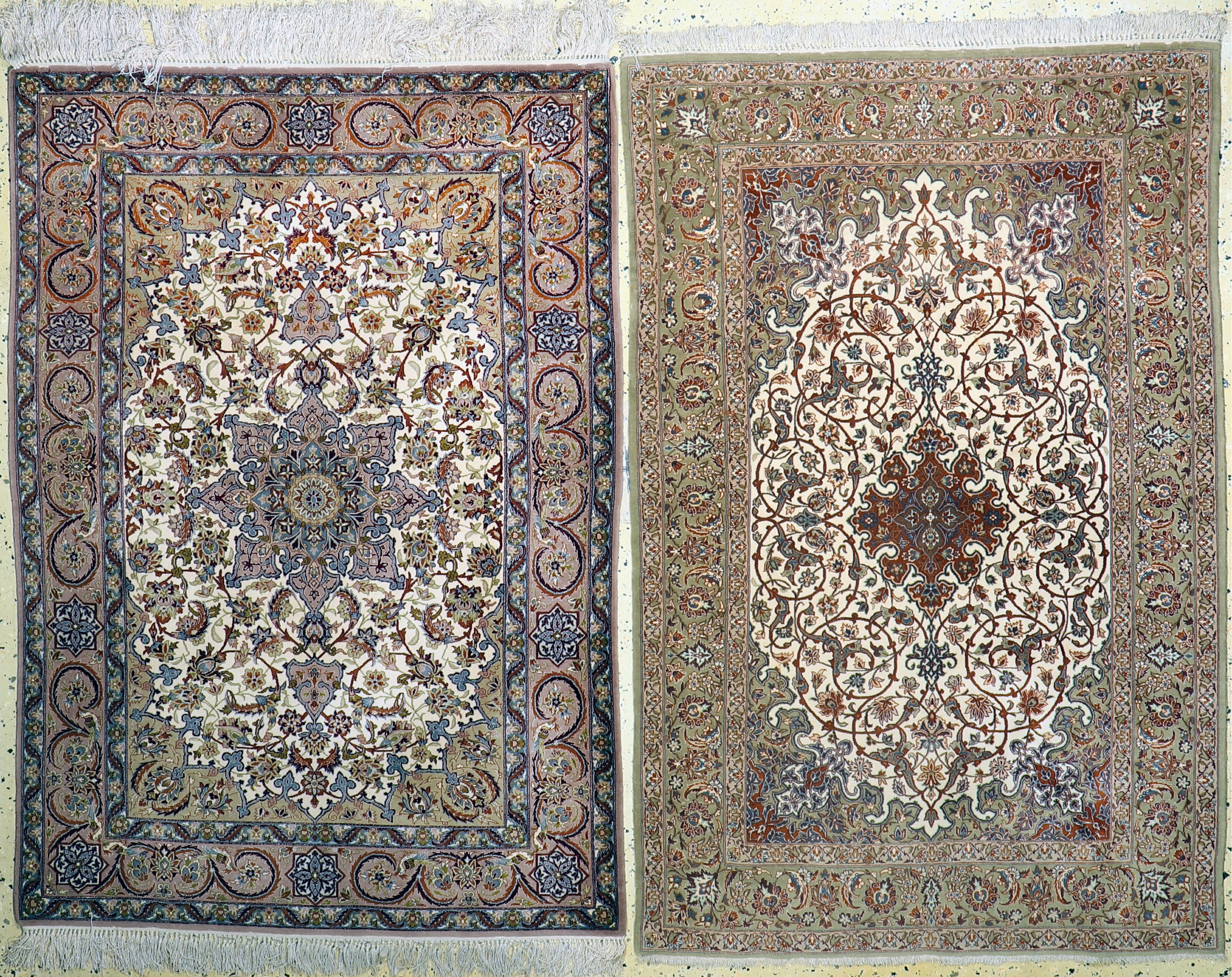 1 paar Esfahan fein, Persien, Mitte 20.Jhd,Korkwolle auf Seide, ca. 163 x 105 cm, EHZ: 2,(Mottenfraß am Rand).
