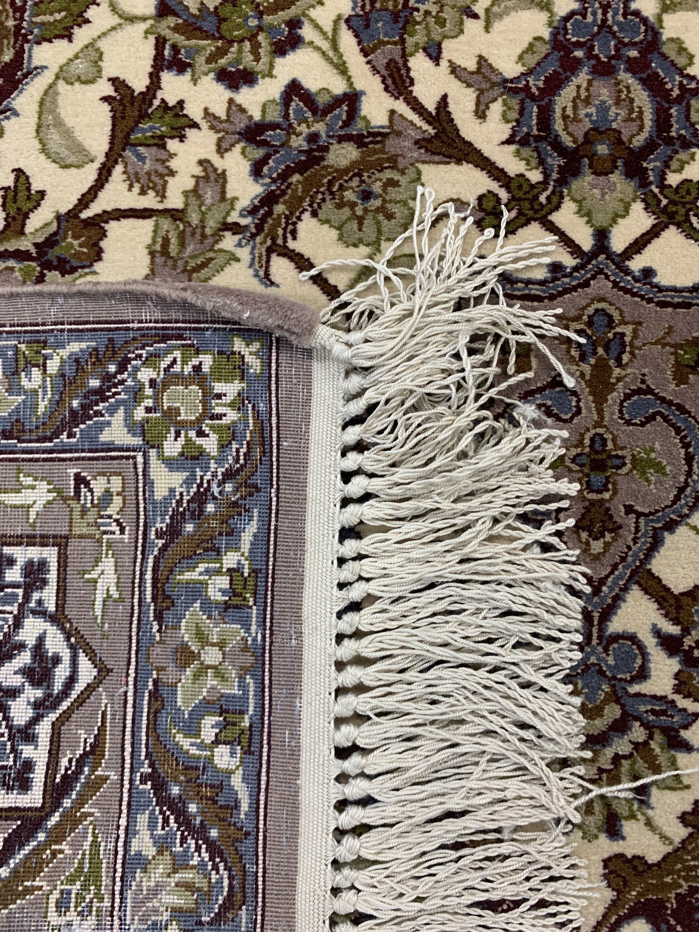 Detail c: 1 paar Esfahan fein, Persien, Mitte 20.Jhd,Korkwolle auf Seide, ca. 163 x 105 cm, EHZ: 2,(Mottenfraß am Rand).