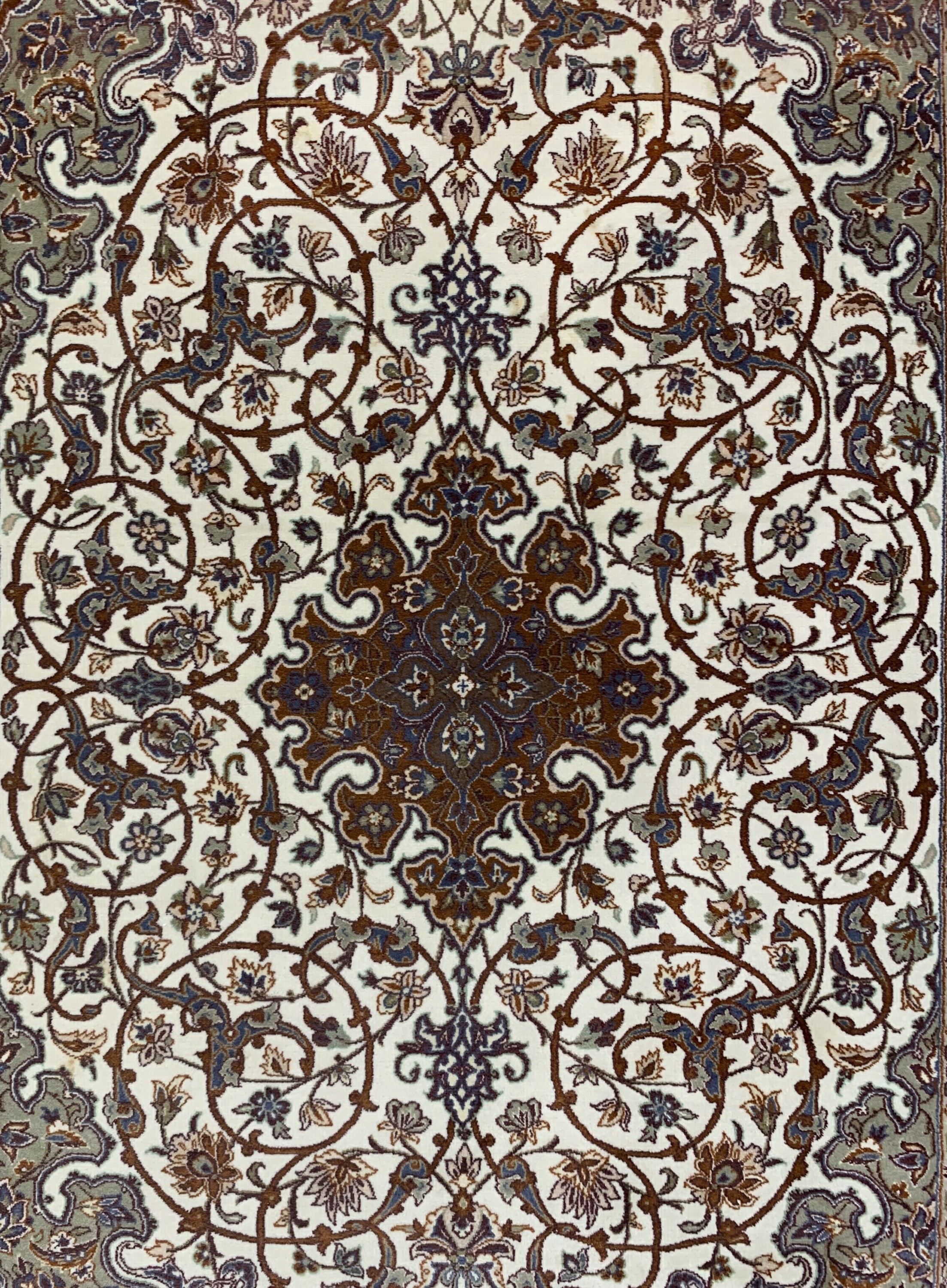 Detail d: 1 paar Esfahan fein, Persien, Mitte 20.Jhd,Korkwolle auf Seide, ca. 163 x 105 cm, EHZ: 2,(Mottenfraß am Rand).