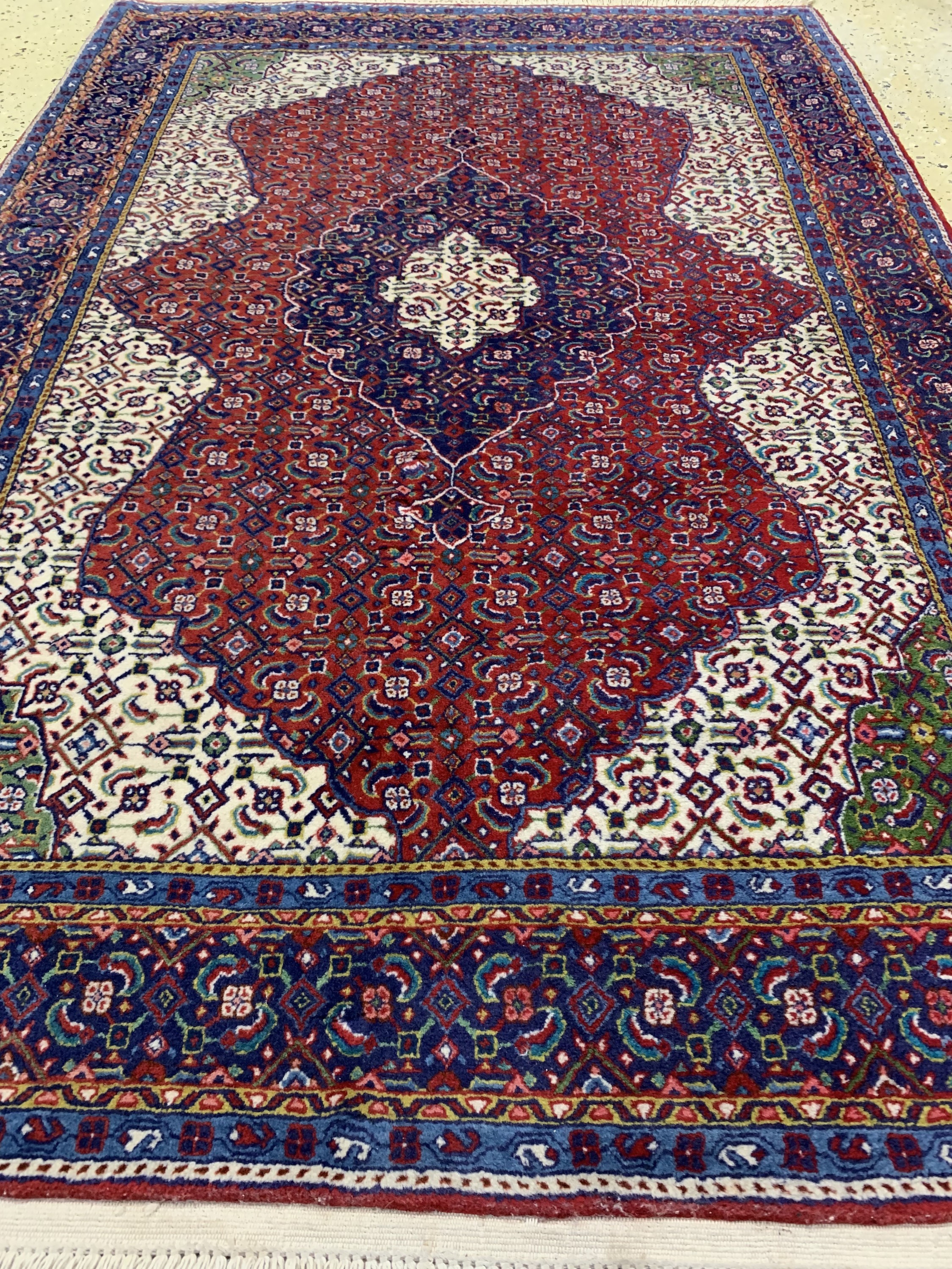 Detail c: Sarogh fein, Persien, Ende 20.Jhd, Korkwolle auf Baumwolle, ca. 157 x 107 cm, EHZ: 2