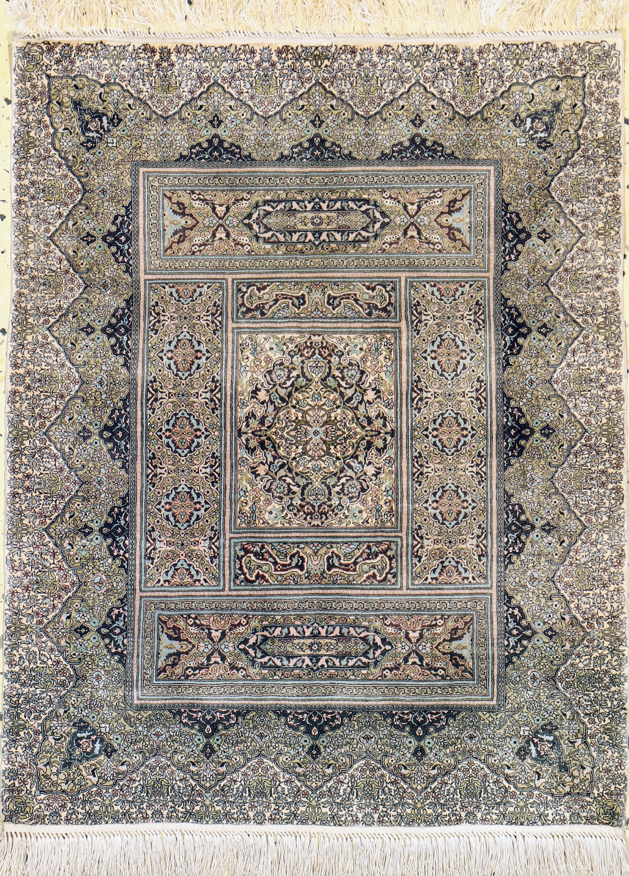 Hereke Seide Sehr fein, China, Mitte 20.Jhd, reine Naturseide, ca. 62 x 48 cm, ca. 4,0 Mio. Kn/qm, EHZ: 1