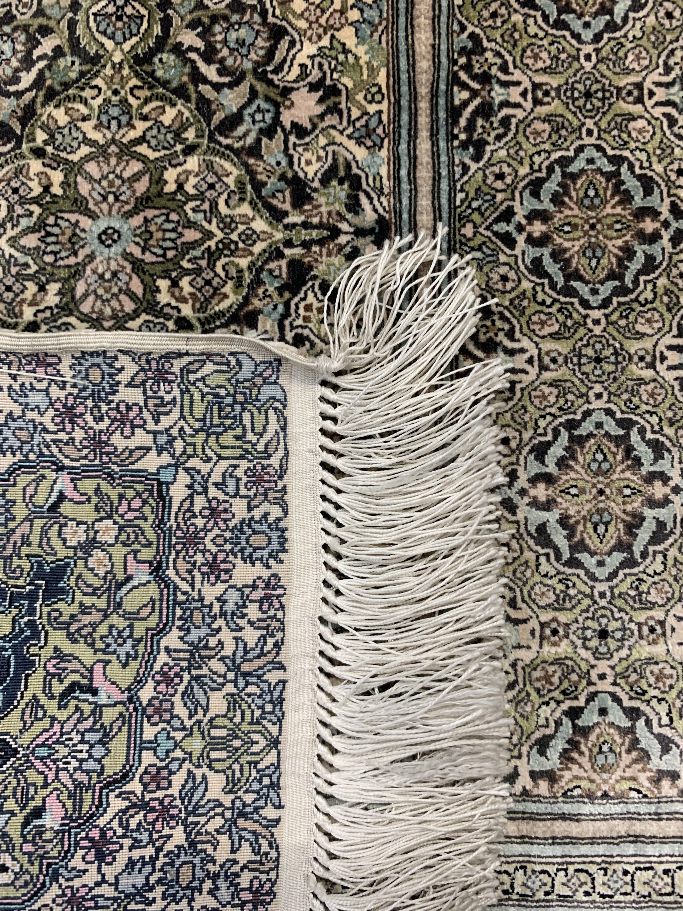 Detail d: Hereke Seide Sehr fein, China, Mitte 20.Jhd, reine Naturseide, ca. 62 x 48 cm, ca. 4,0 Mio. Kn/qm, EHZ: 1