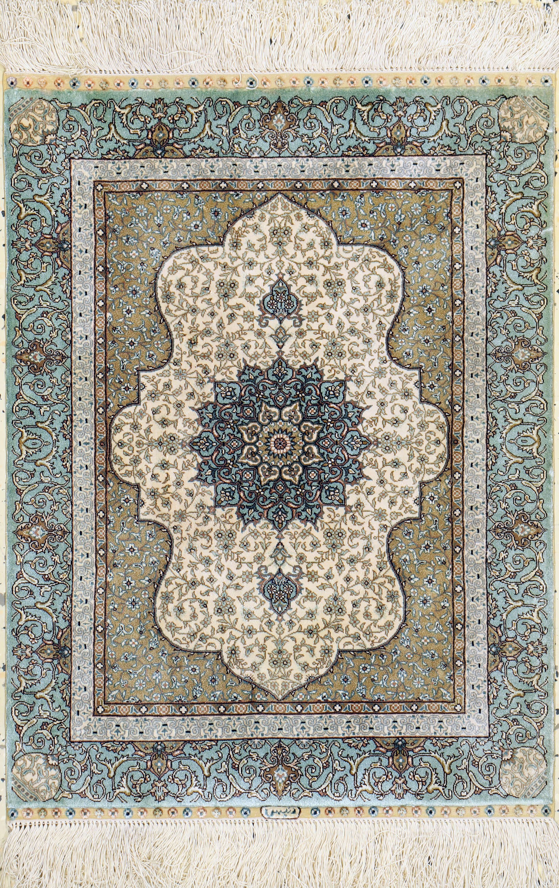 Hereke Seide fein, China, Mitte 20.Jhd, reine Naturseide, ca. 62 x 47 cm, ca. 1,4 Mio.Kn/qm, EHZ: 1
