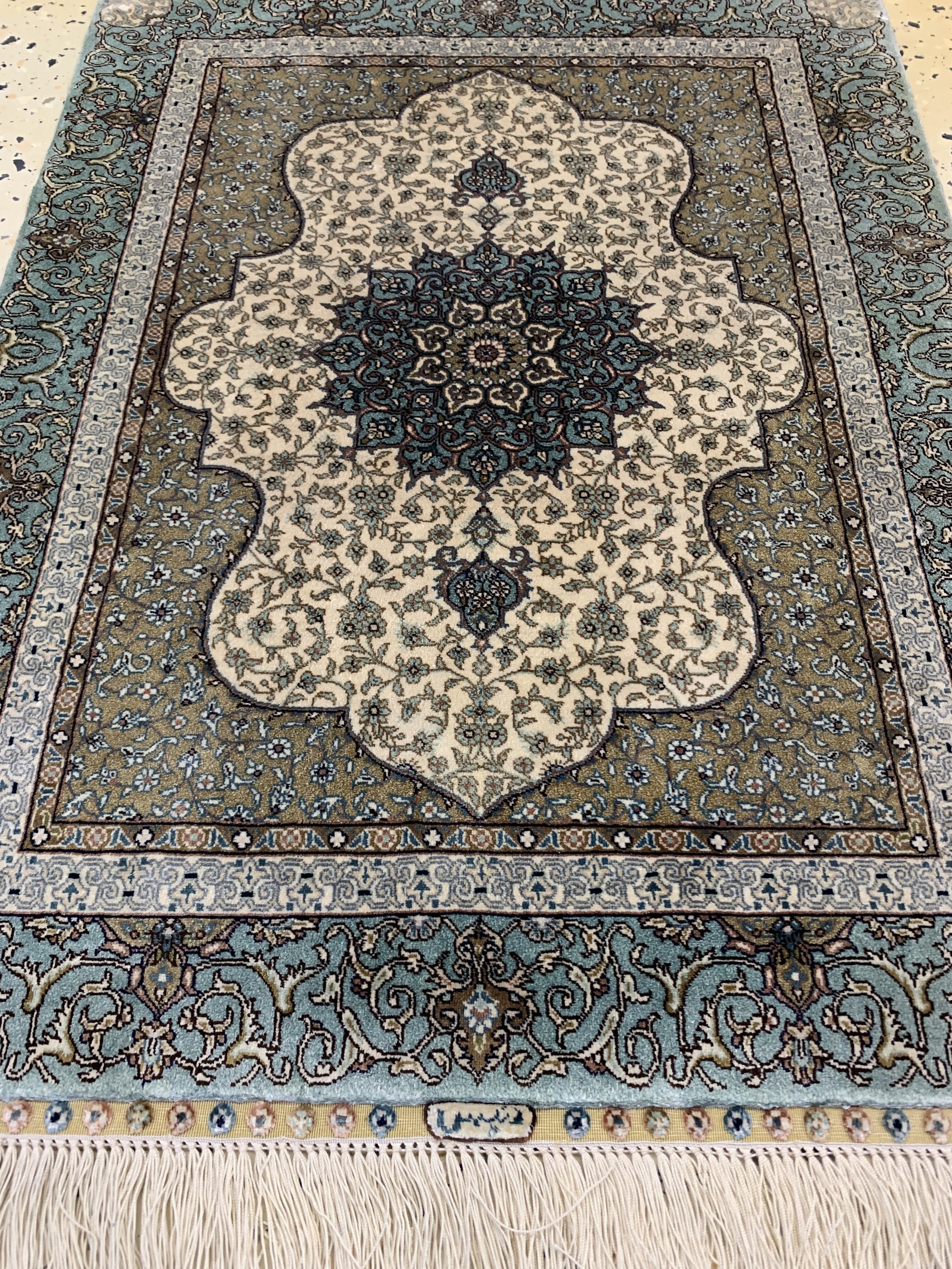 Detail c: Hereke Seide fein, China, Mitte 20.Jhd, reine Naturseide, ca. 62 x 47 cm, ca. 1,4 Mio.Kn/qm, EHZ: 1