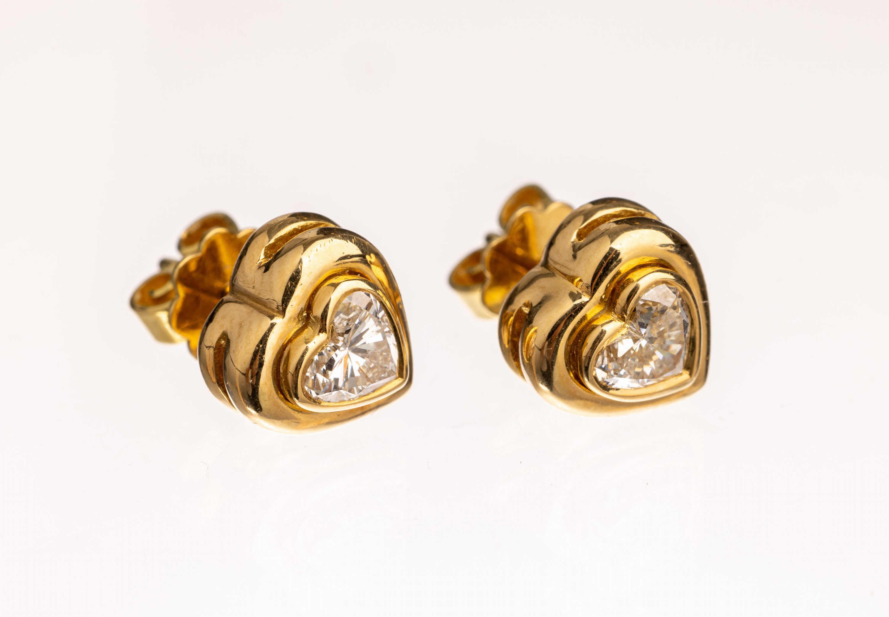 Paar 18 kt Gold Diamant Herz-Ohrstecker, GG750/000, 2 Diamantherzen zus. ca. 0.70 ct Weiß/vs, ca. 4.1 g