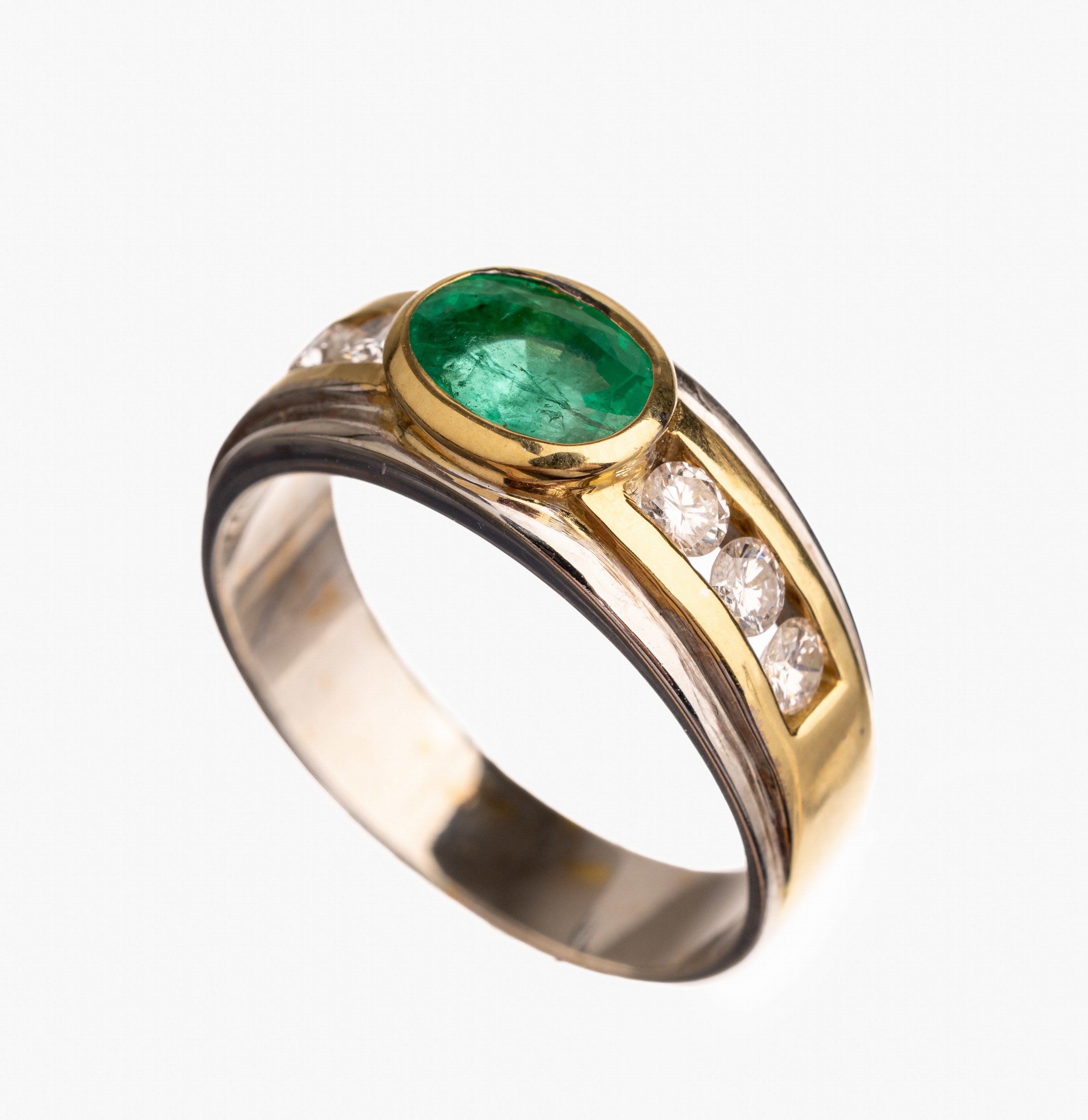 18 kt Gold Smaragd Brillant Ring, GG 750/ 000, ovalfacett. Smaragd ca. 1.0 ct, 6 Brillanten zus. ca. 0.22 ct Weiß/si, RW 60, ca. 7.5 g