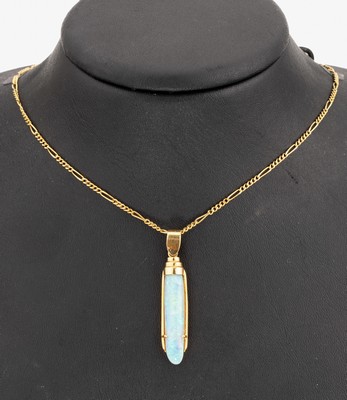 Image 18 kt gold opal-pendant with chain , YG 750/000, opal bar with predominant blue ...