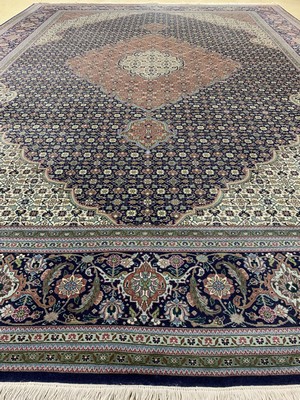 26786751d - Tabriz#"Mahi#"fine(50 Raj), Persia, mid-20th century, corkwool on cotton, approx. 387 x 290cm, approx. 500,000 Kn/sm, condition: 2. Rugs,Carpets & Flatweaves