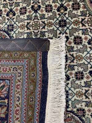 26786751e - Tabriz#"Mahi#"fine(50 Raj), Persia, mid-20th century, corkwool on cotton, approx. 387 x 290cm, approx. 500,000 Kn/sm, condition: 2. Rugs,Carpets & Flatweaves
