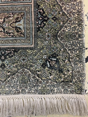 26786770b - Hereke Silk Very fine, China, mid-20th century, pure natural silk, approx. 62 x 48 cm, approx. 4.0 million kn/sm, condition: 1. Rugs, Carpets & Flatweaves