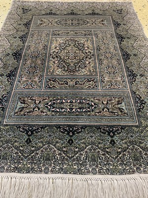 26786770c - Hereke Silk Very fine, China, mid-20th century, pure natural silk, approx. 62 x 48 cm, approx. 4.0 million kn/sm, condition: 1. Rugs, Carpets & Flatweaves