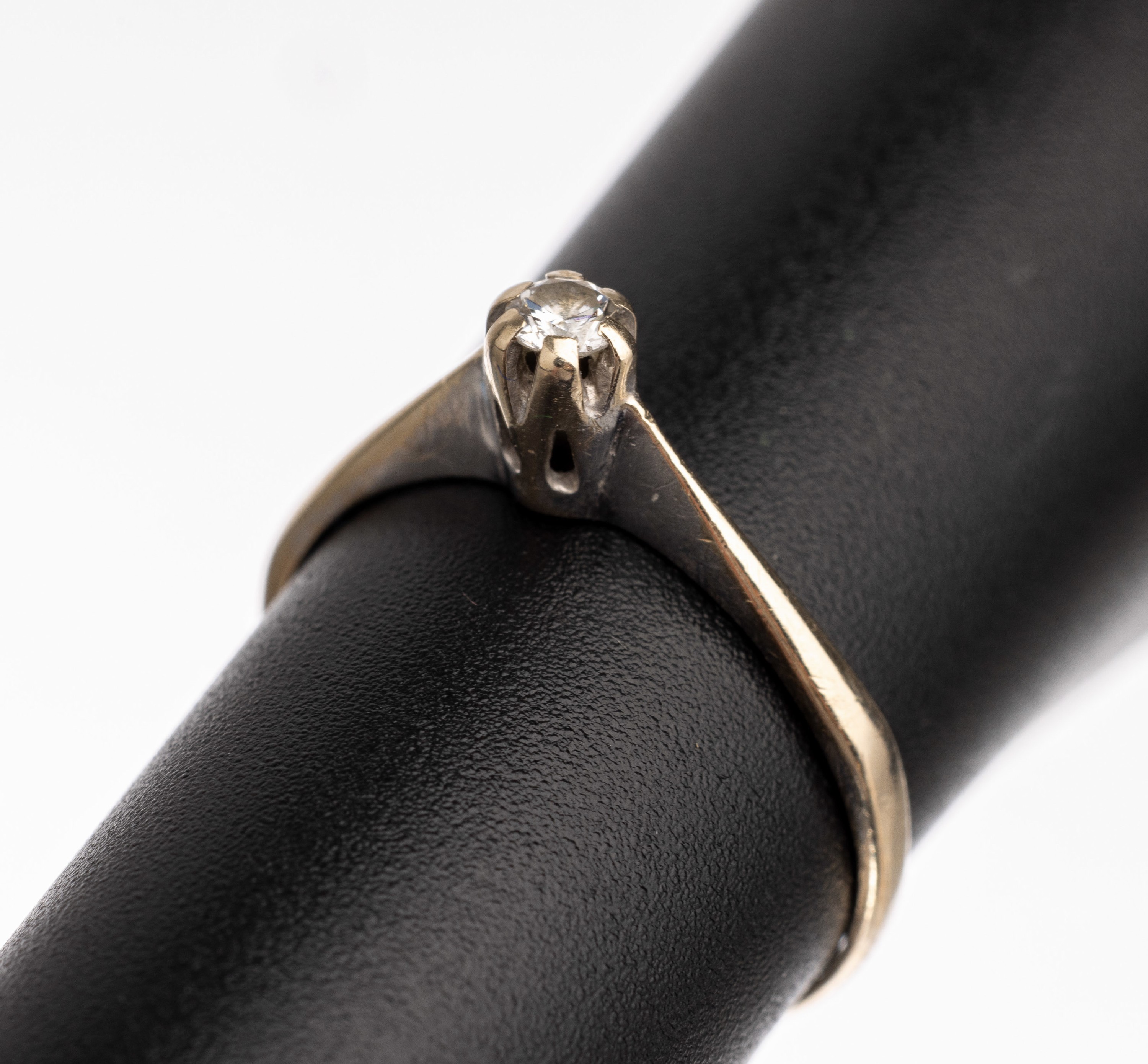 14 kt Gold Brillant-Ring, WG 585/000, Brillant ca. 0.07 ct Weiß/si, RW 53, ca. 1.4 g