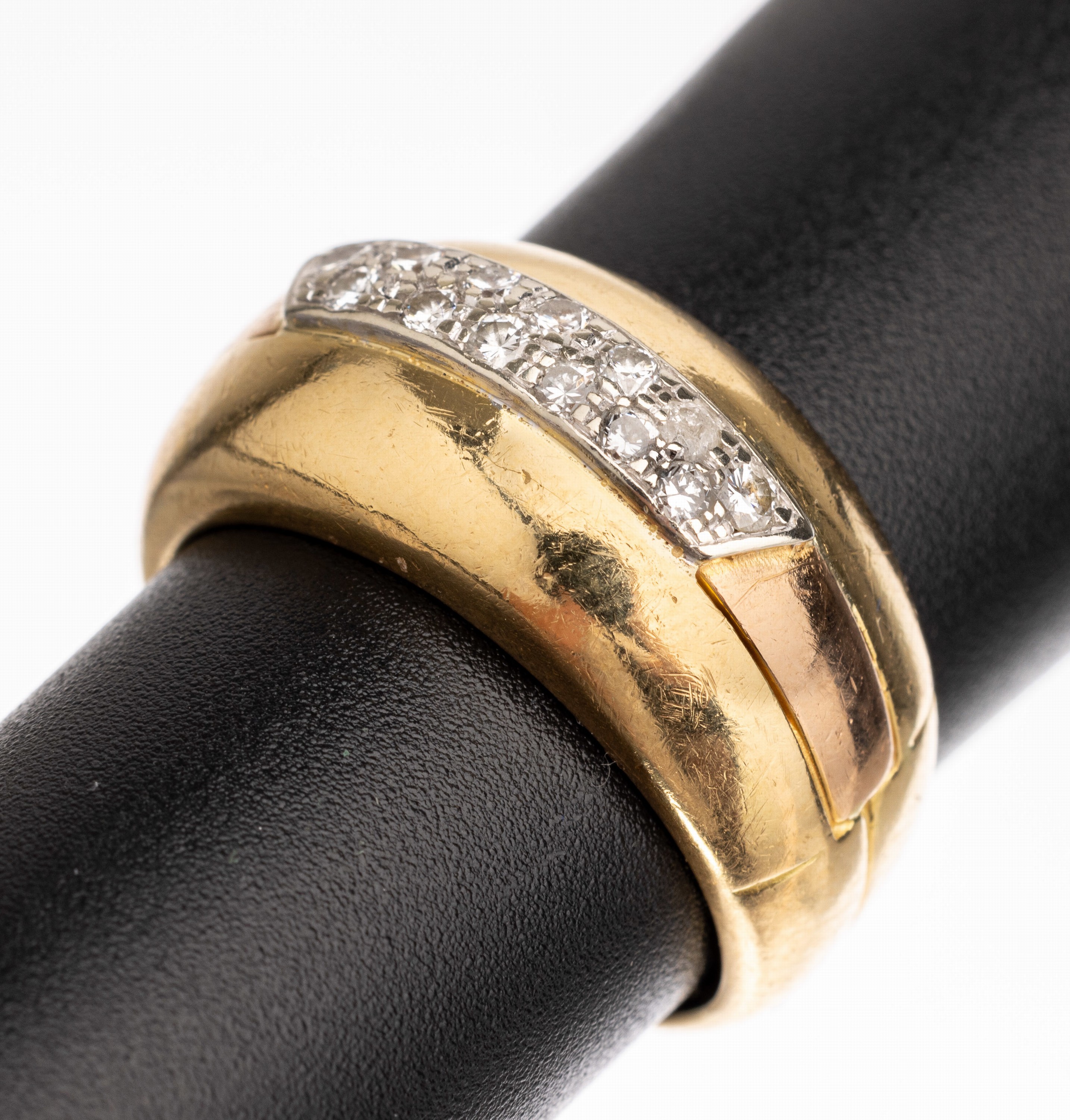 18 kt Gold Diamant-Ring, GG 750/000, 13 in WG gefasste Diamanten zus. ca. 0.13 ct Weiß/si, 1 Stein besch., RW 57, ca. 8.8 g