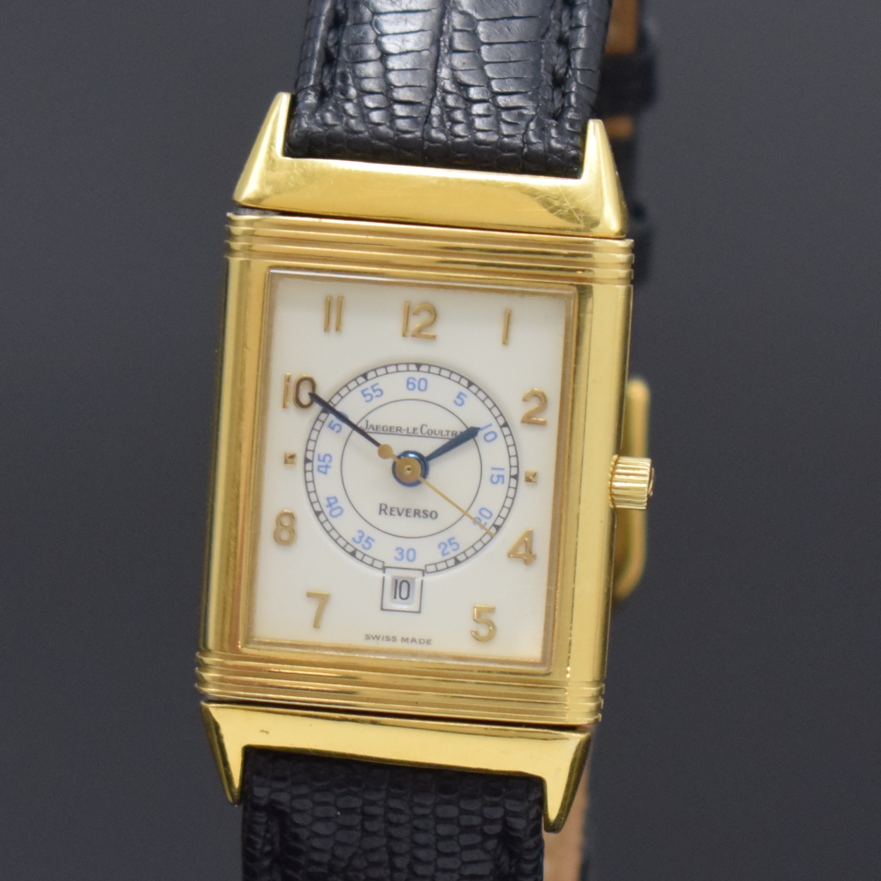 Detail a: Jaeger-LeCoultre Reverso Armbanduhr in GG 750/000, Schweiz um 1995, quarz, um 180 Grad drehb. Wendegeh., seitl. verschr., cremefarb. Zifferbl. m. ...