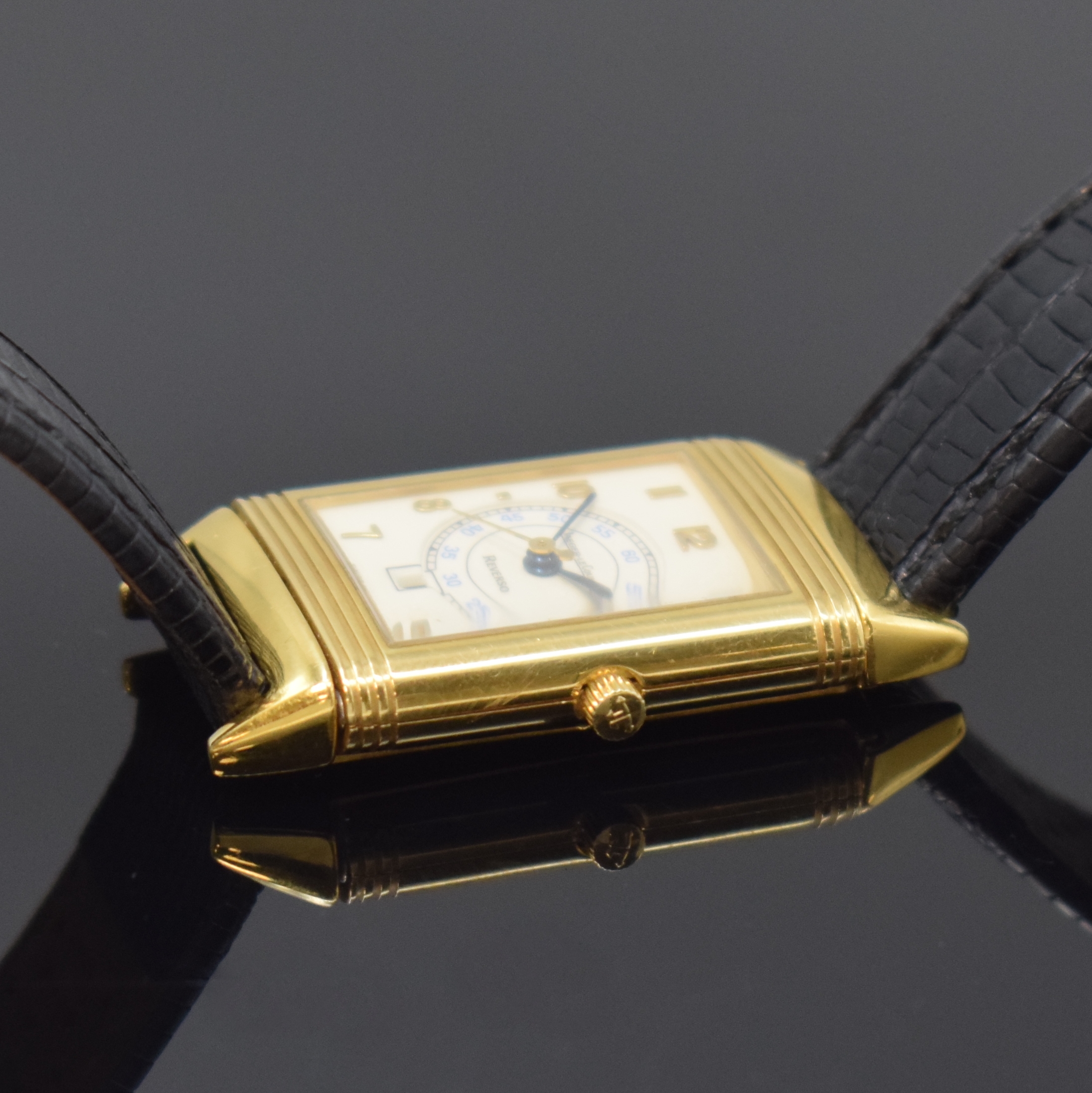 Detail d: Jaeger-LeCoultre Reverso Armbanduhr in GG 750/000, Schweiz um 1995, quarz, um 180 Grad drehb. Wendegeh., seitl. verschr., cremefarb. Zifferbl. m. ...