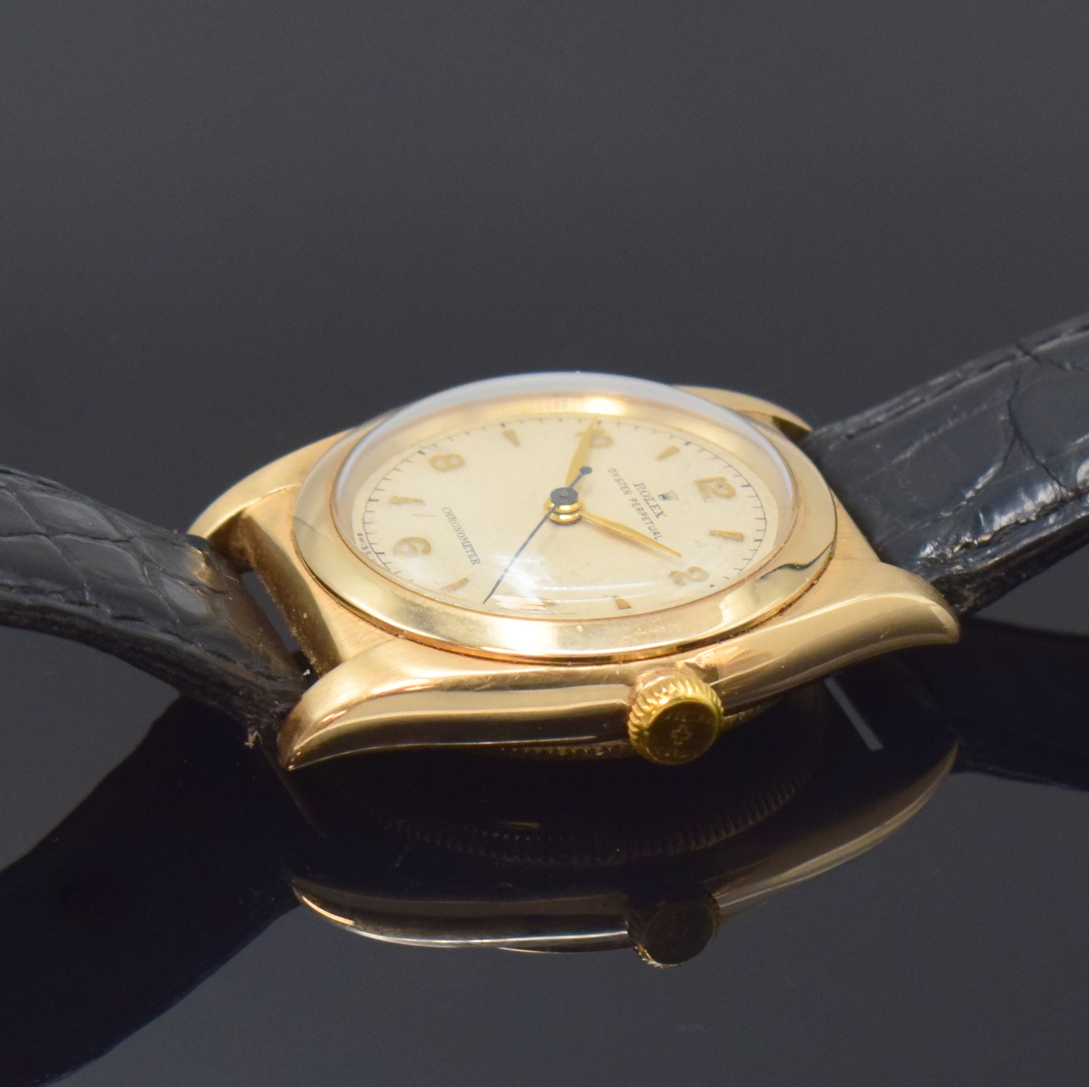 Detail b: ROLEX Bubble Back Chronometer Herrenarmbanduhr in RoseG 585/000 Referenz 3131, Schweiz um 1946, Automatik, verschr. Geh. m. glatter Lünette, ...