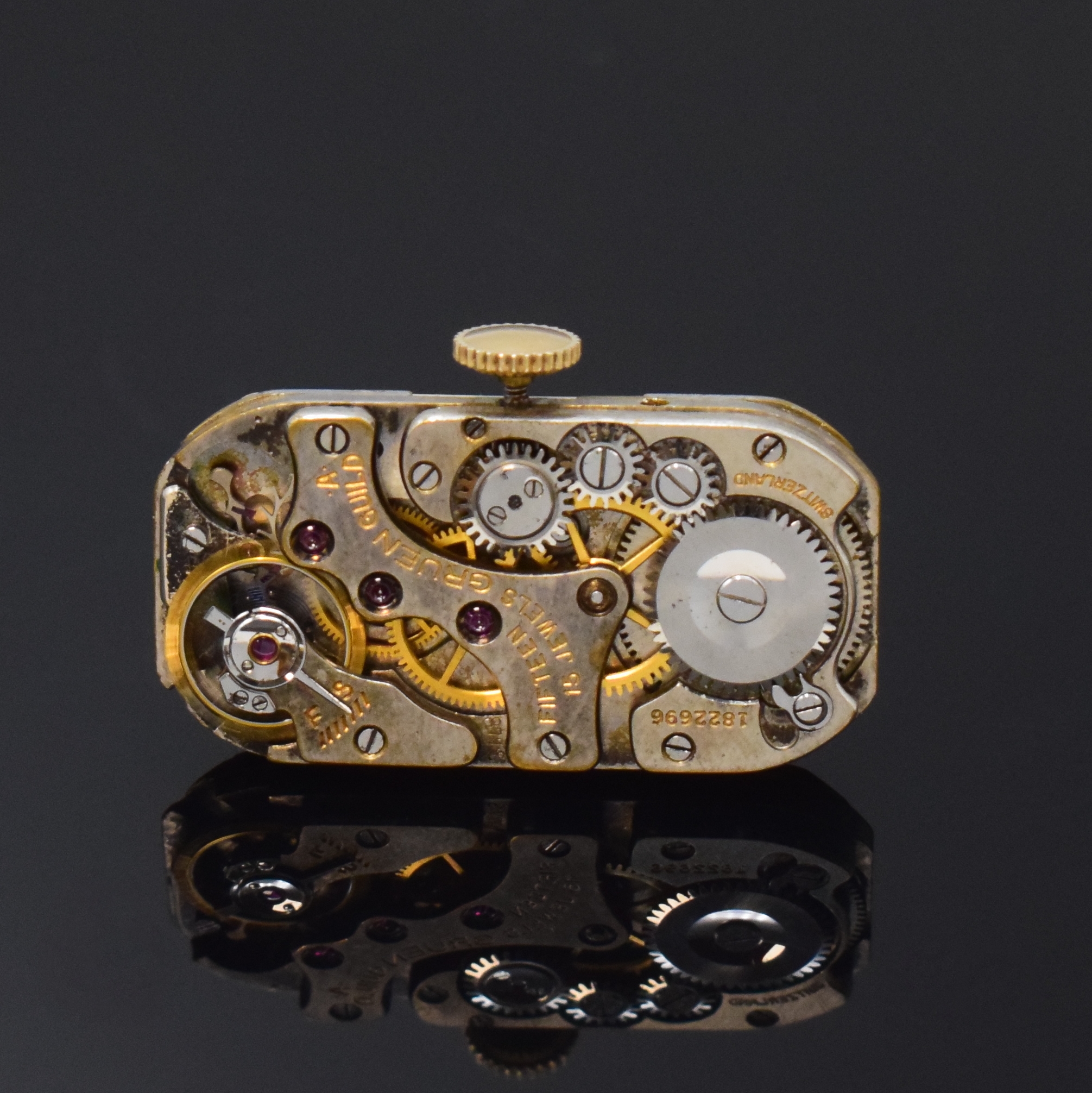 Detail d: GRUEN Duo-Dial rechteckige Armbanduhr 10k GG- Filled, Schweiz/USA um 1936, rectangulär, M. ca. 43 x 21 mm, Boden aufgedr., in sich gewölbt, ...