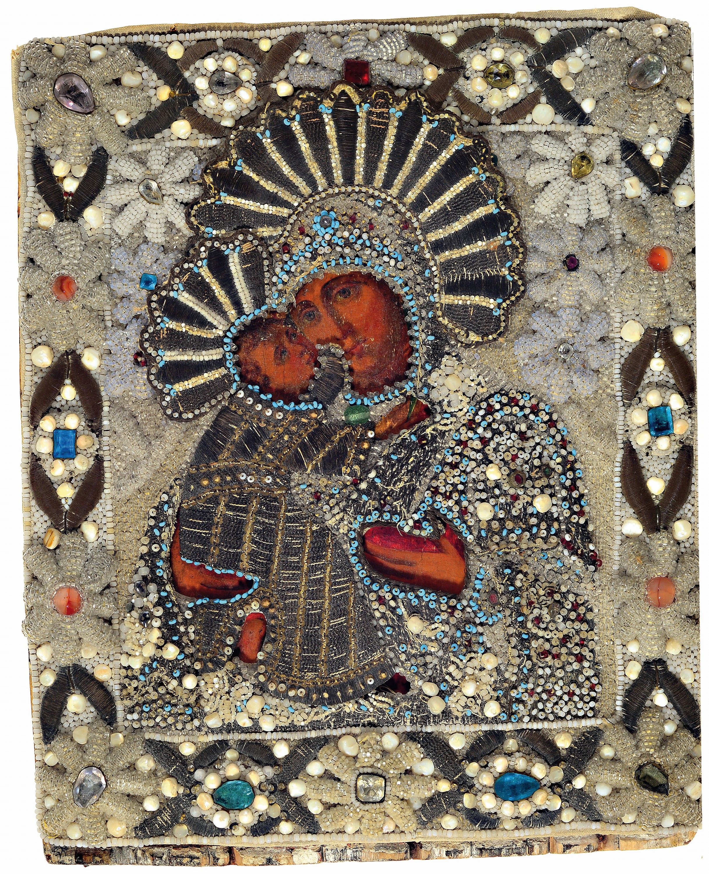 Ikone, Russland, 2. Hälfte 19. Jh., Gottesmutter mit Kind, Tempera auf Holz, Randschäden, lose aufgelegtes Oklad aus reicher Perlenstickerei in ...