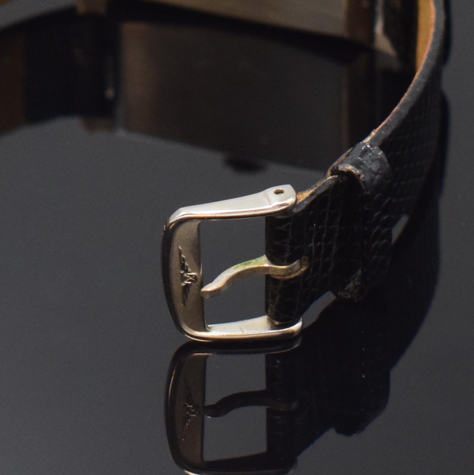 Detail b: LONGINES Herrenarmbanduhr in Platin mit Diamanten, Schweiz für USA um 1939, Handaufzug, neutr. Gehäuse (10%IRID.Plat.), Boden aufgedr., rest. ...