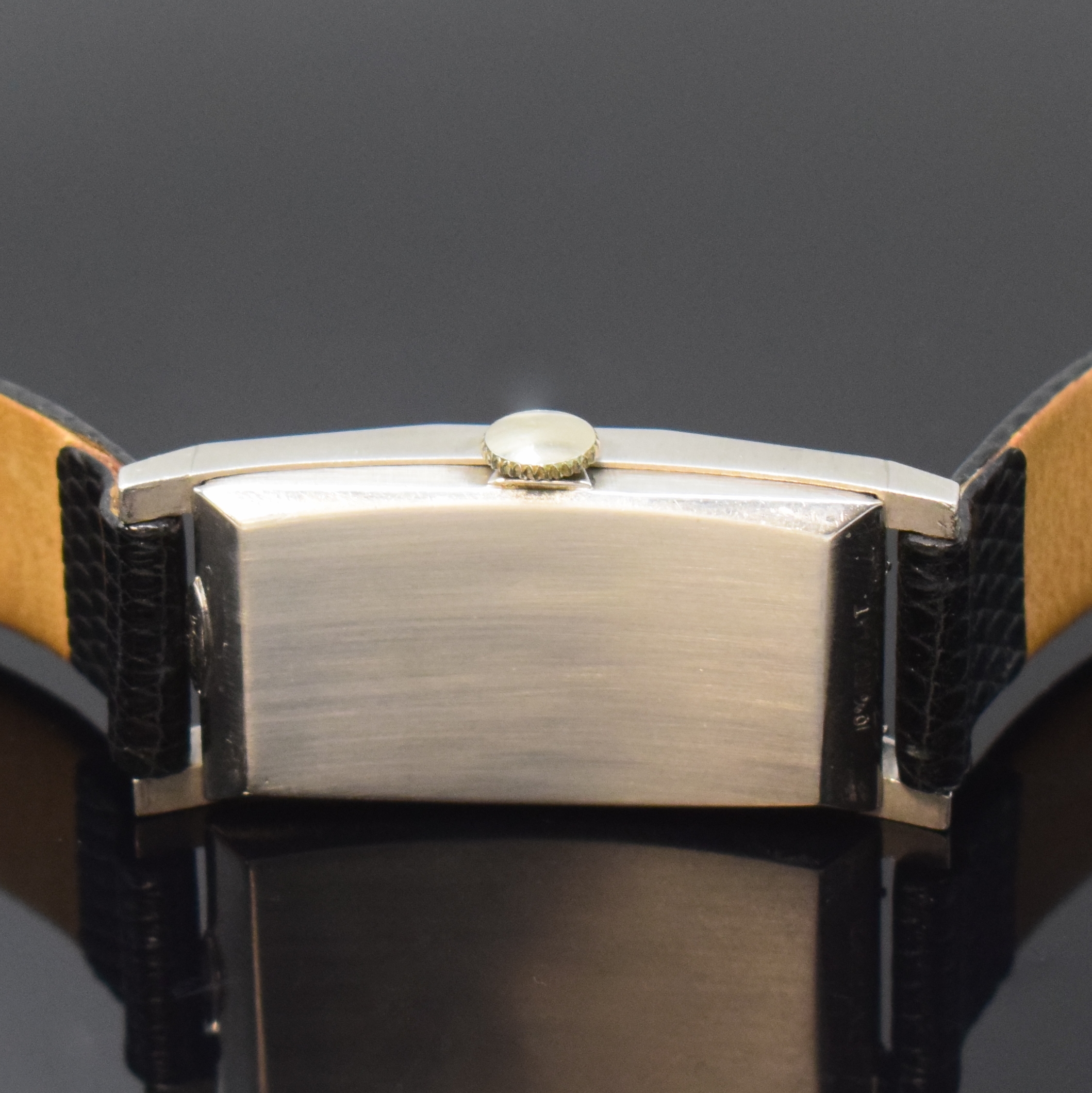 Detail d: LONGINES Herrenarmbanduhr in Platin mit Diamanten, Schweiz für USA um 1939, Handaufzug, neutr. Gehäuse (10%IRID.Plat.), Boden aufgedr., rest. ...