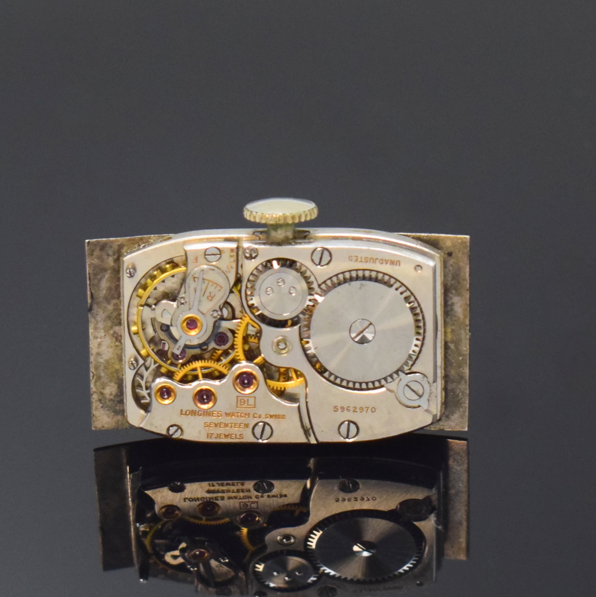 Detail e: LONGINES Herrenarmbanduhr in Platin mit Diamanten, Schweiz für USA um 1939, Handaufzug, neutr. Gehäuse (10%IRID.Plat.), Boden aufgedr., rest. ...