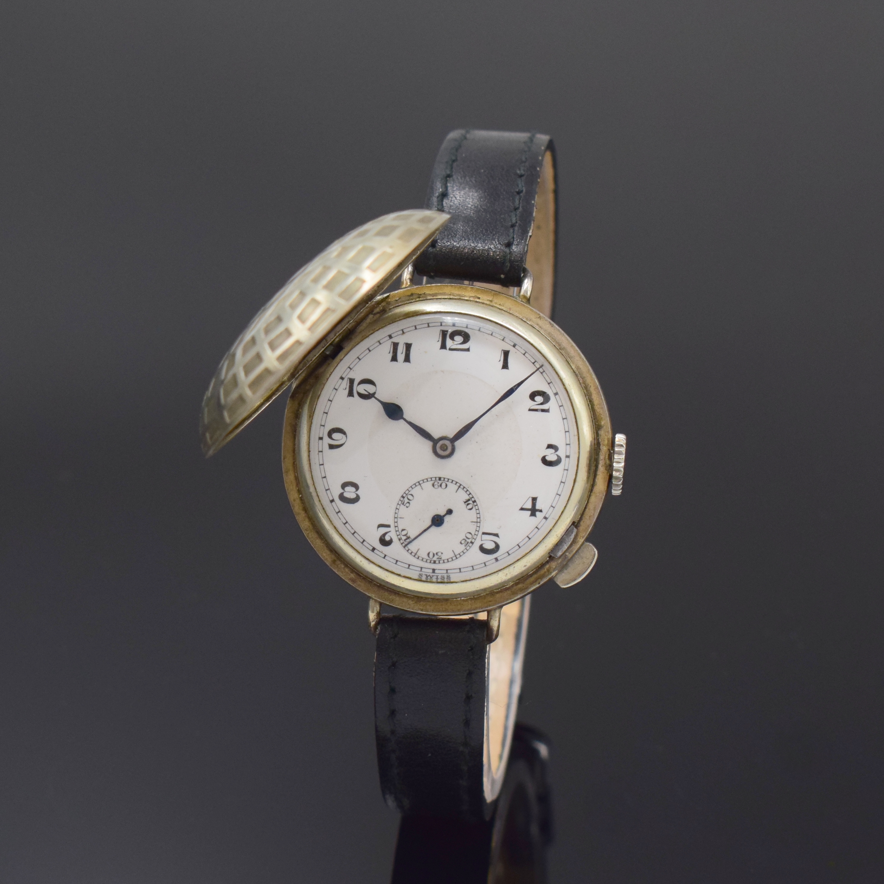 TALIS Watch Co. Armbanduhr in Form eines Golfballs, Schweiz/USA um 1940, vers. Geh., Boden verschr., Sprungdeckel, Emailzifferbl. m. arab. Std. ...