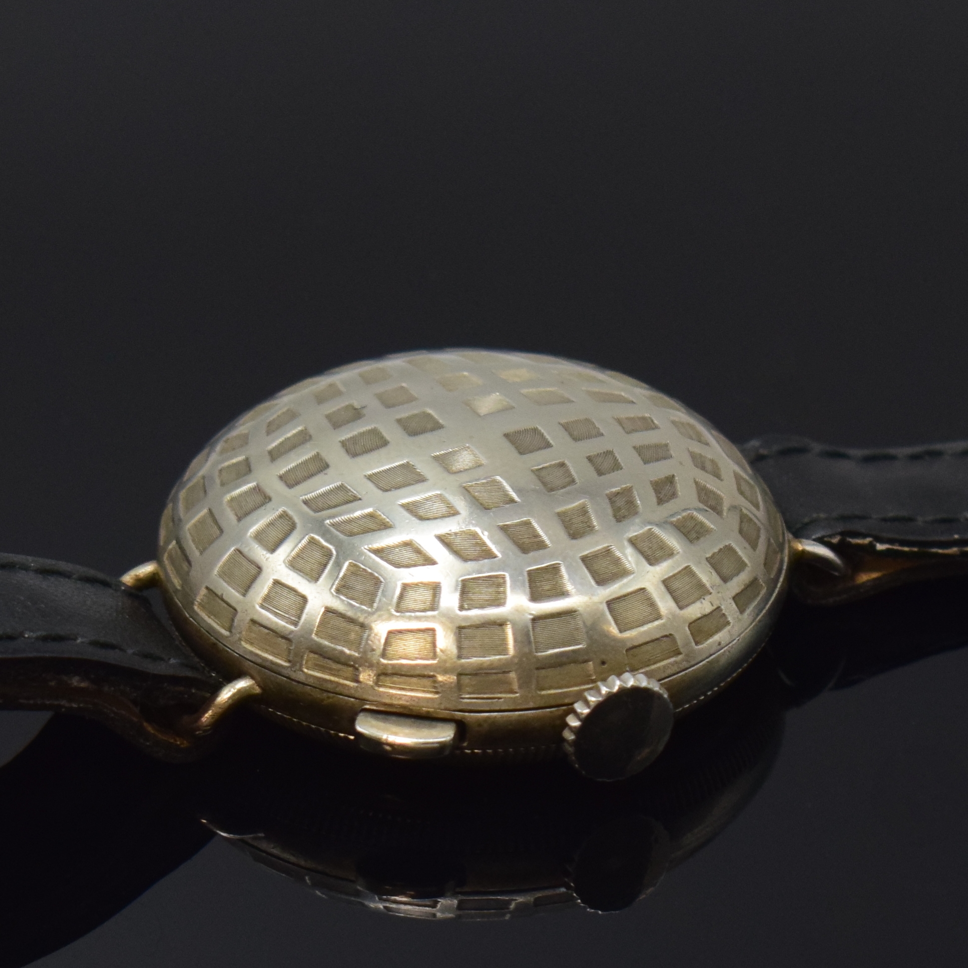 Detail c: TALIS Watch Co. Armbanduhr in Form eines Golfballs, Schweiz/USA um 1940, vers. Geh., Boden verschr., Sprungdeckel, Emailzifferbl. m. arab. Std. ...