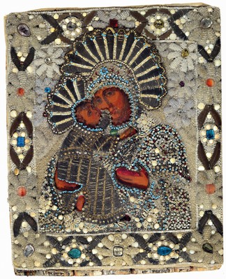 Image 26786902 - Icon, Russia, 2nd half of the 19th century, Mother of God with child, tempera on wood, edge damage, loosely applied oklad made of rich bead embroidery in colorless, white and turquoise, colorful glass stone trim, fine detailed monastery work, approx. 27x21cm