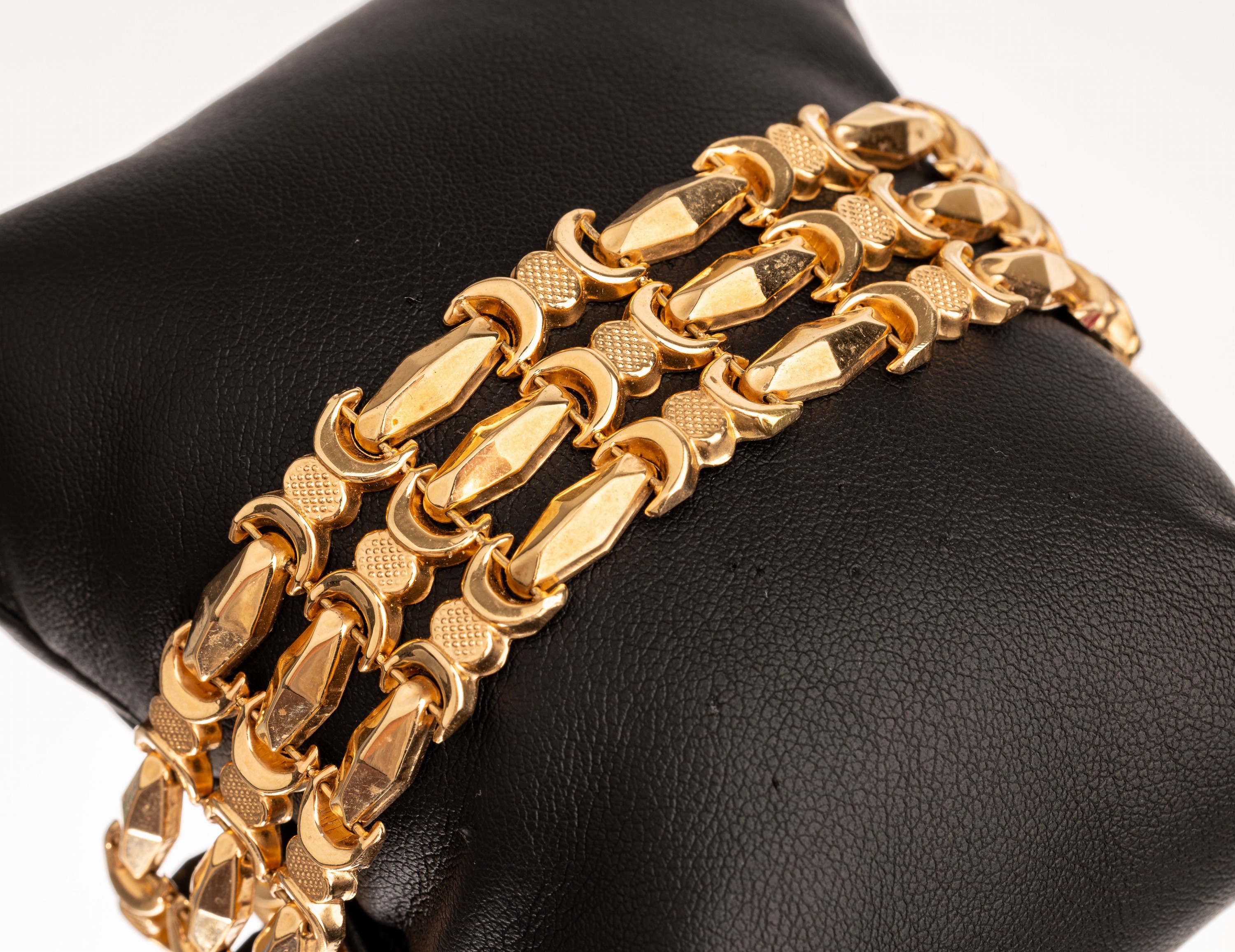18 kt Gold Armband, RG 750/000, ca. 31.5 g, L. ca. 19 cm, Kastenschloß mit Sicherheitsacht