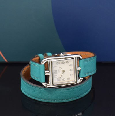 Image HERMES ladies wristwatch series Cape Cod reference CC1.210a, stainless steel case including original leather strap with original buckle, quartz, case back 4-times screwed down, white dial Arabic hour, measures approx. 33 x 23 mm, Hermes storage back enclosed, unworn stock, condition 1-2