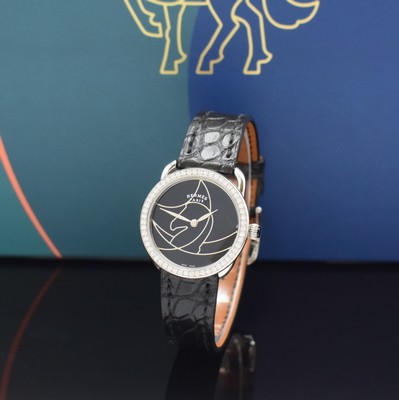 Image HERMES wristwatch series Arceau reference AR5.230a, stainless steel case including original leather strap with original buckle, bezel lavish with diamonds bes., quartz, case back 5-times screwed down, unusual dial, display of hour & minutes, diameter approx. 28 mm, Hermes storage back enclosed, unworn stock, condition 1-2