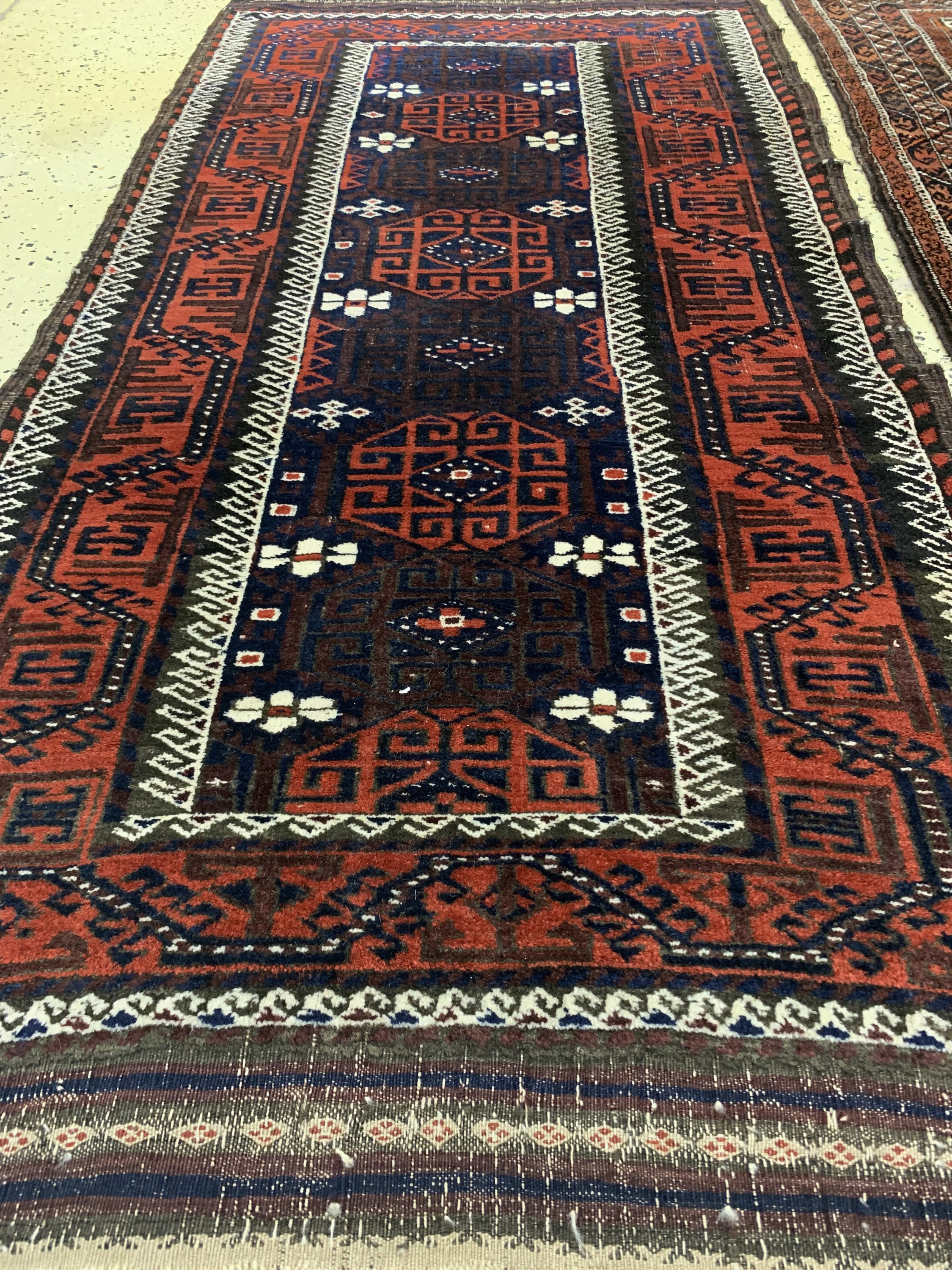 Detail c: Paar Belutsch antik, Persien, um 1900, Wolle auf Wolle, ca. 190 x 112 cm, EHZ: 2-3