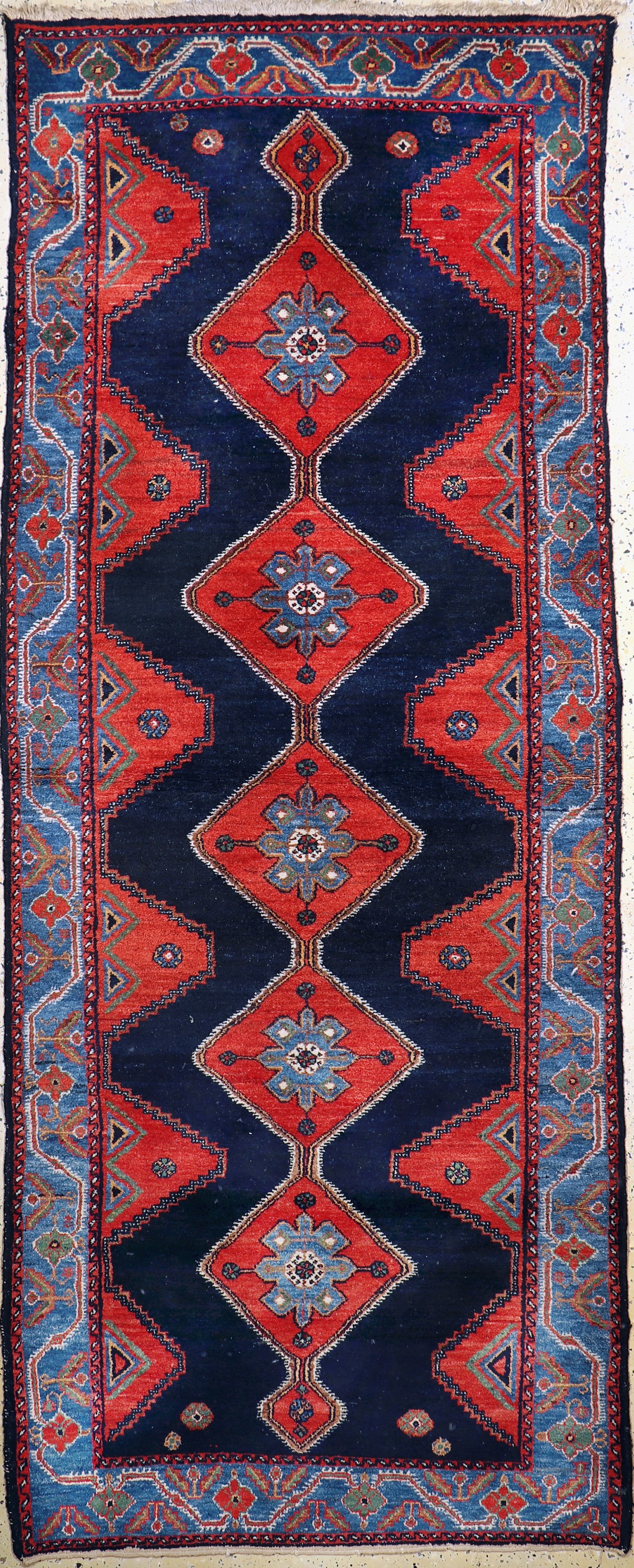 Hamadan alt, Persien, Mitte 20.Jhd, Wolle auf Baumwolle, ca. 275 x 110 cm, EHZ: 2
