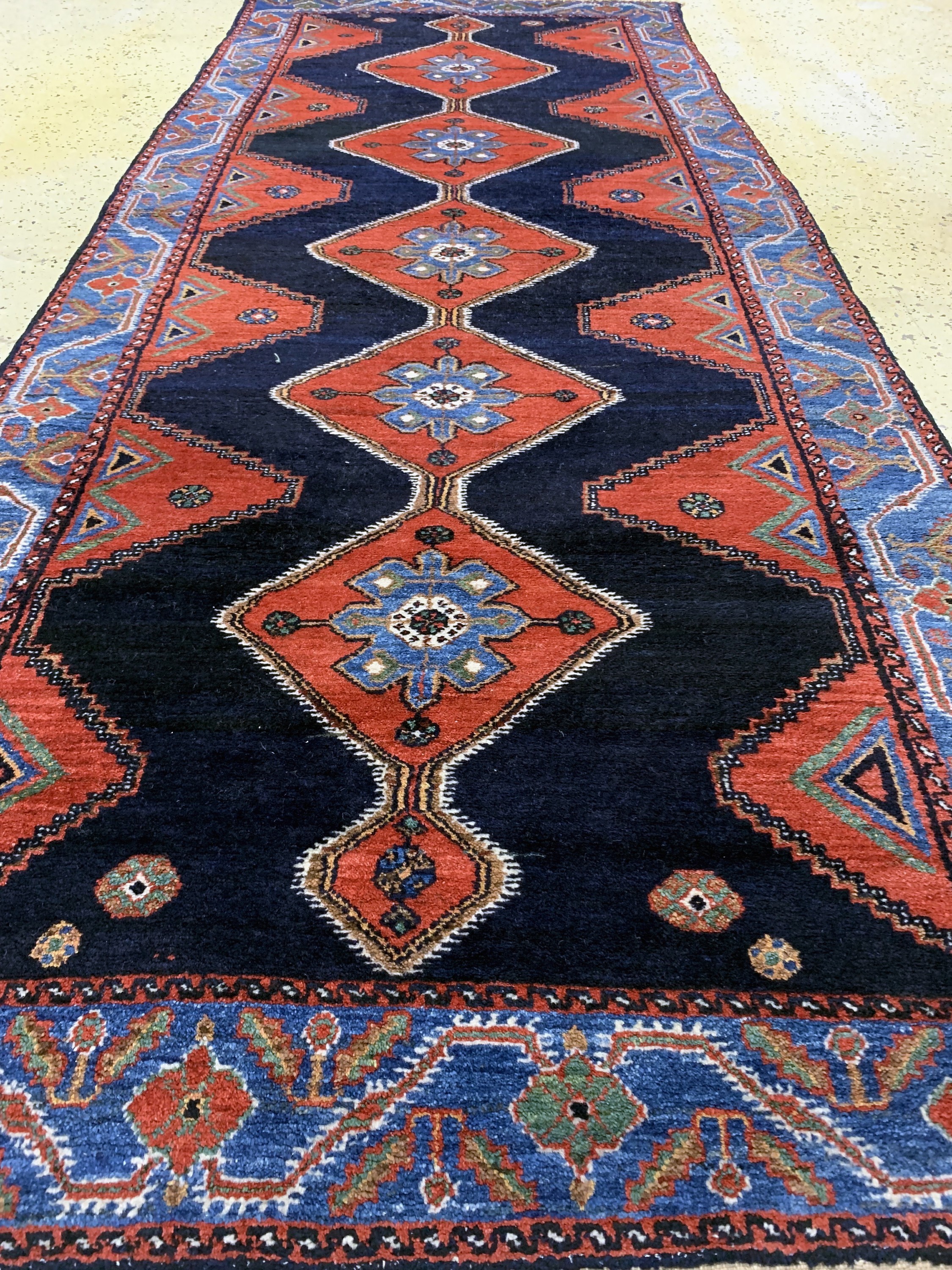 Detail c: Hamadan alt, Persien, Mitte 20.Jhd, Wolle auf Baumwolle, ca. 275 x 110 cm, EHZ: 2
