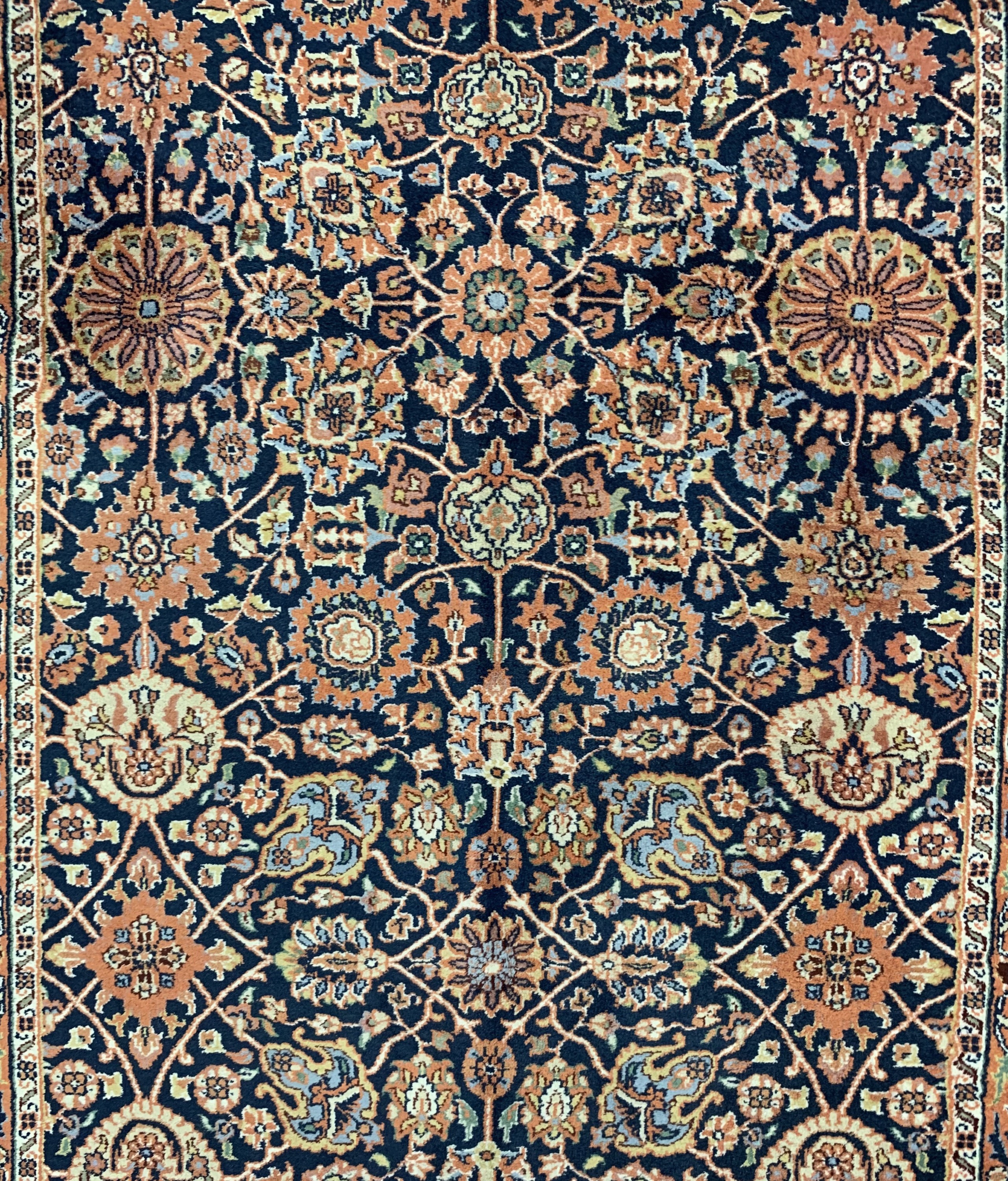 Detail c: Indo Sarogh, Indien, ca. 40 Jahre, Wolle auf Baumwolle, ca. 370 x 133 cm, EHZ: 2