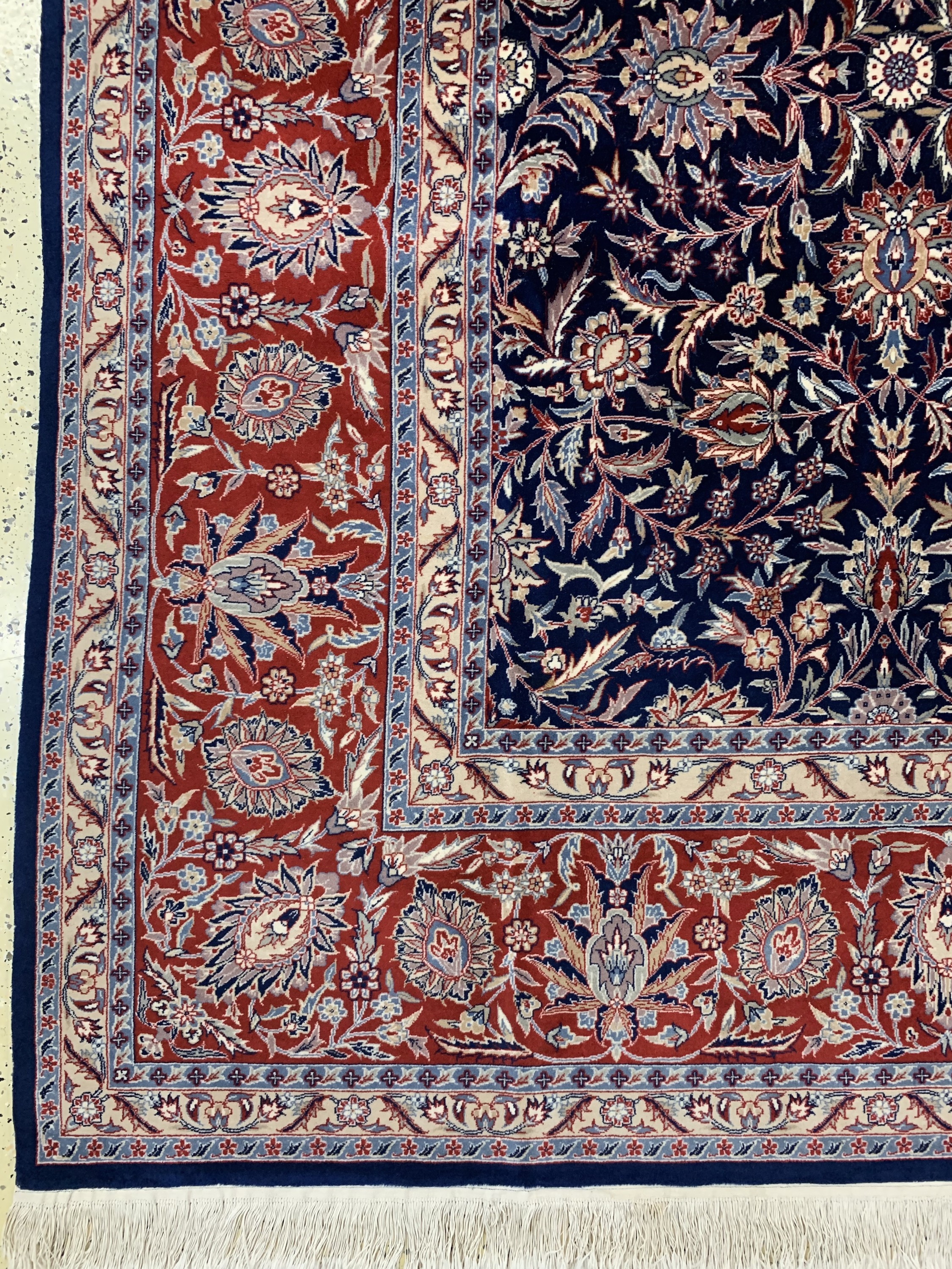 Detail b: Esfahan fein, China, ca. 40 Jahre, Korkwolle auf Baumwolle, ca. 370 x 280 cm, EHZ: 2
