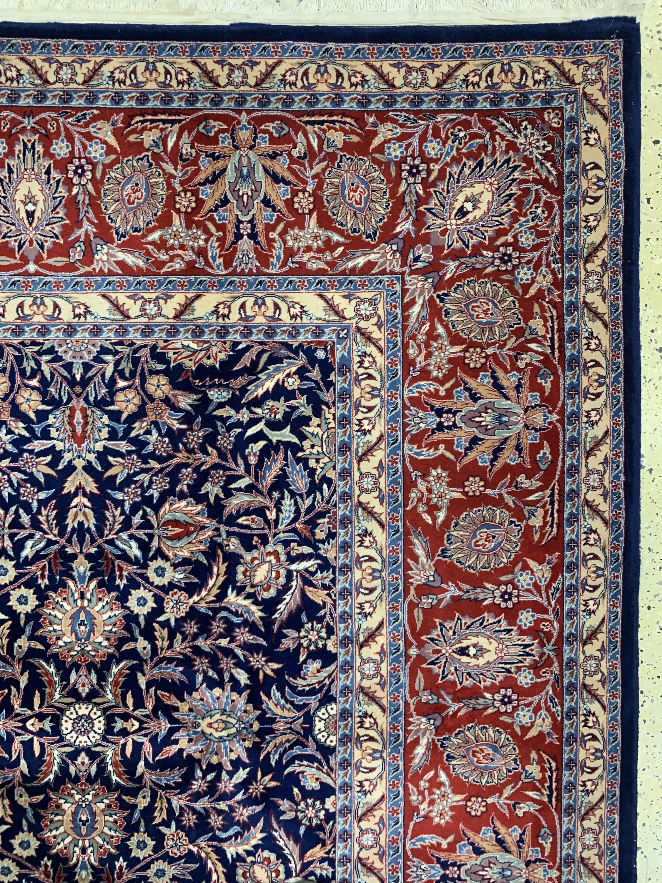 Detail e: Esfahan fein, China, ca. 40 Jahre, Korkwolle auf Baumwolle, ca. 370 x 280 cm, EHZ: 2