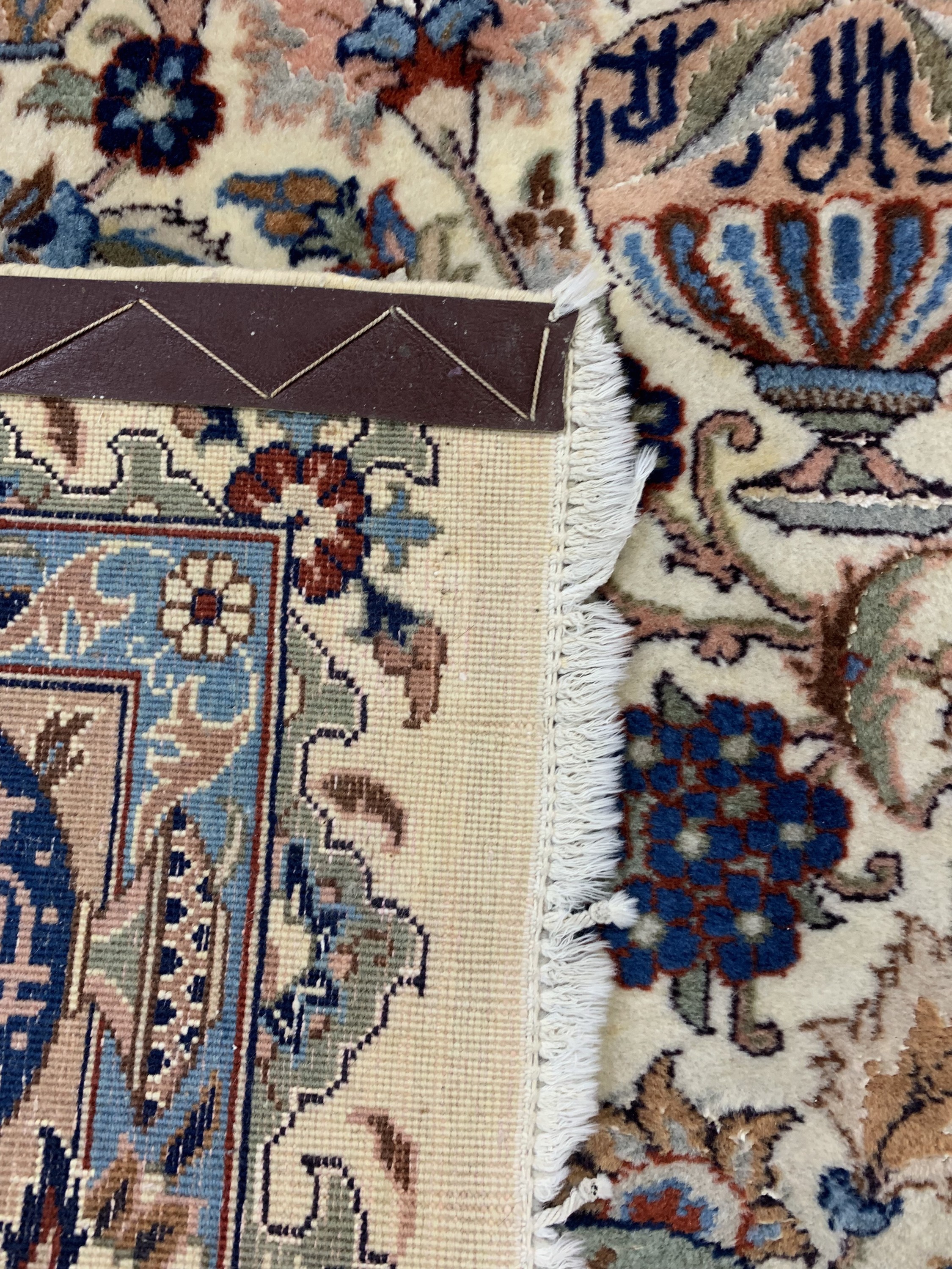 Detail f: Kaschmar fein, Persien, ca. 40 Jahre, Korkwolle mit Seide, ca. 247 x 171 cm, EHZ: 2 (Fleckig).