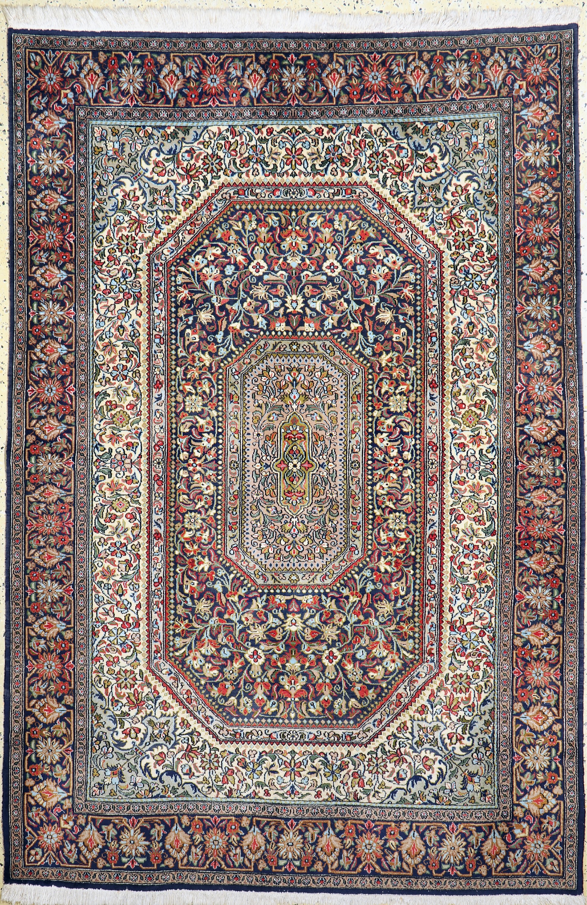 Ghom Kork, Persien, ca. 40 Jahre, Korkwolleauf Baumwolle, ca. 212 x 143 cm, EHZ: 2, (minimal Mottenfraß am Rand).