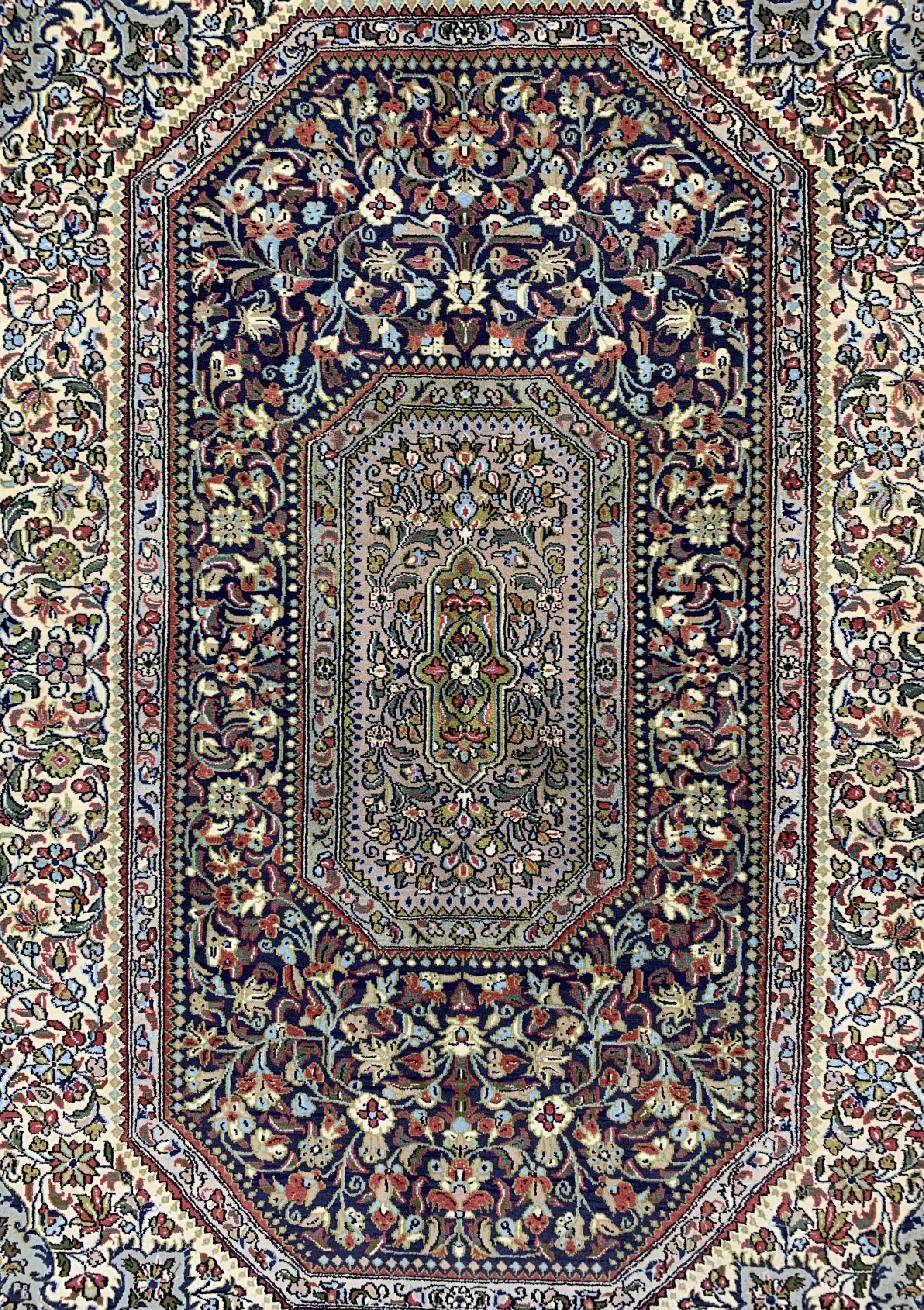 Detail b: Ghom Kork, Persien, ca. 40 Jahre, Korkwolleauf Baumwolle, ca. 212 x 143 cm, EHZ: 2, (minimal Mottenfraß am Rand).