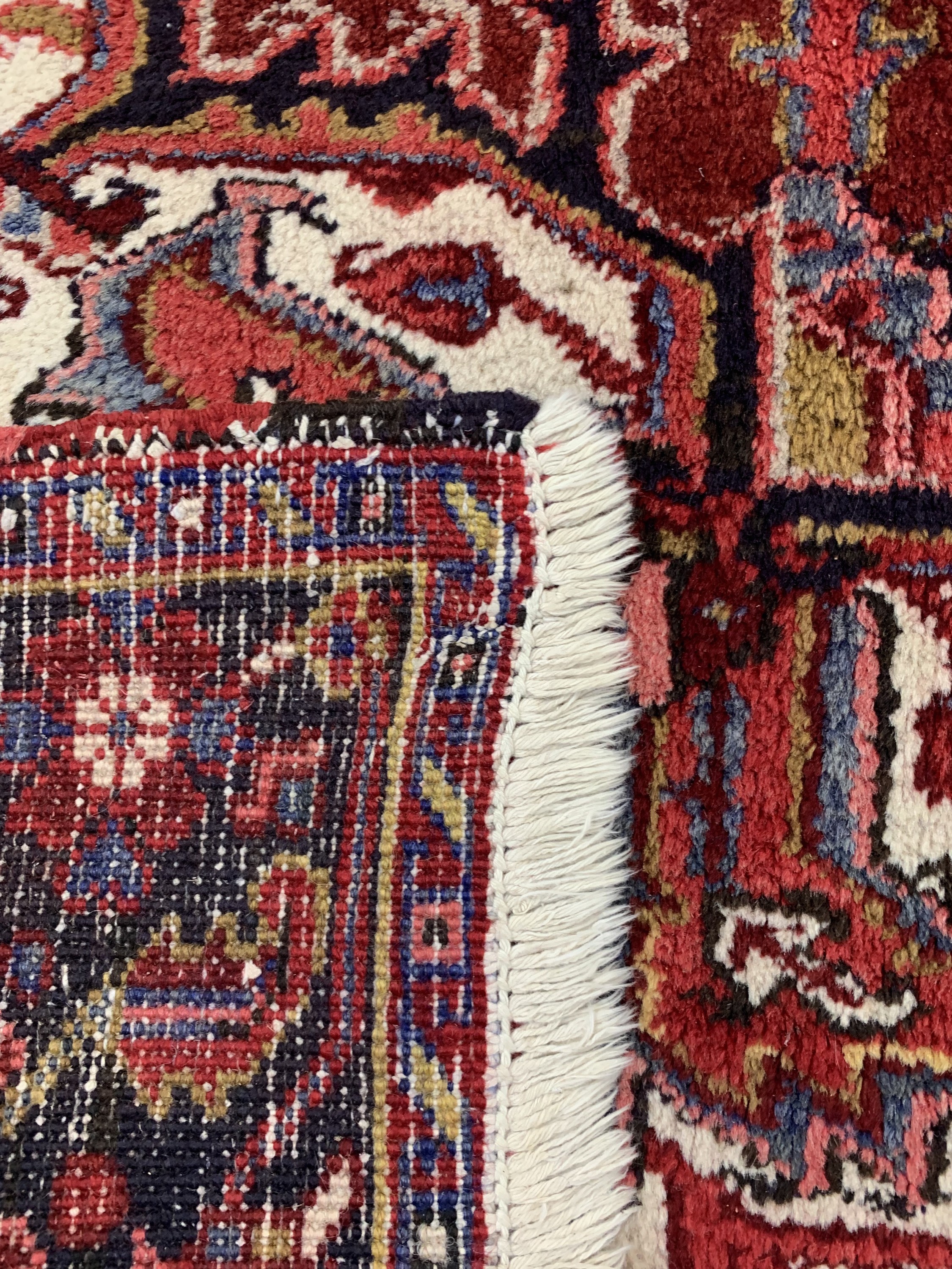 Detail f: Heriz, Persien, Mitte 20.Jhd, Wolle auf Baumwolle, ca. 387 x 235 cm, EHZ: 2