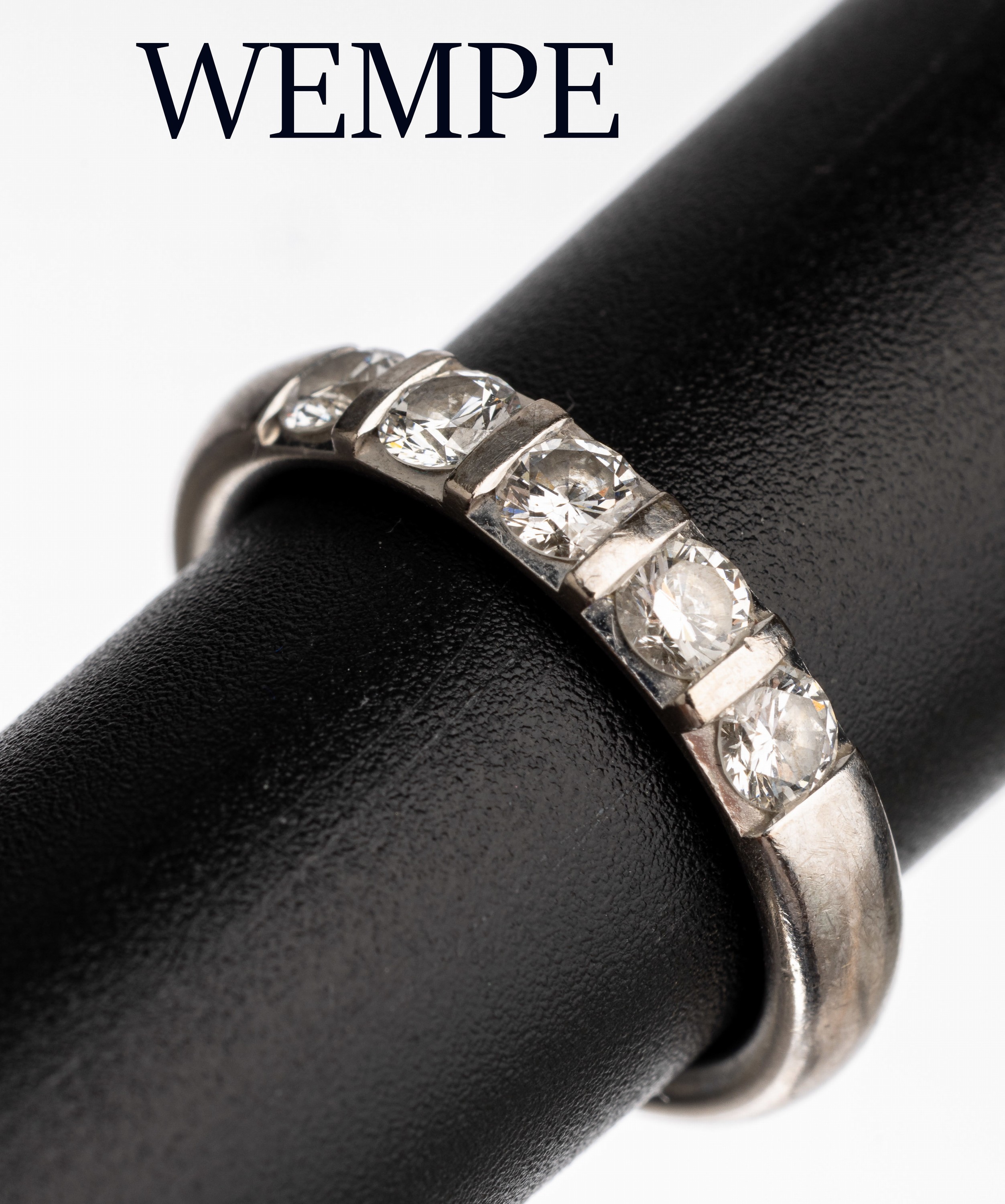 18 kt Gold WEMPE Brillant-Ring, WG 750/000, 5 Brillanten zus. ca. 0.70 ct feines Weiß G/lupenrein, total ca. 6.5 g, RW 52, Zertifikat, Ring wurde ...