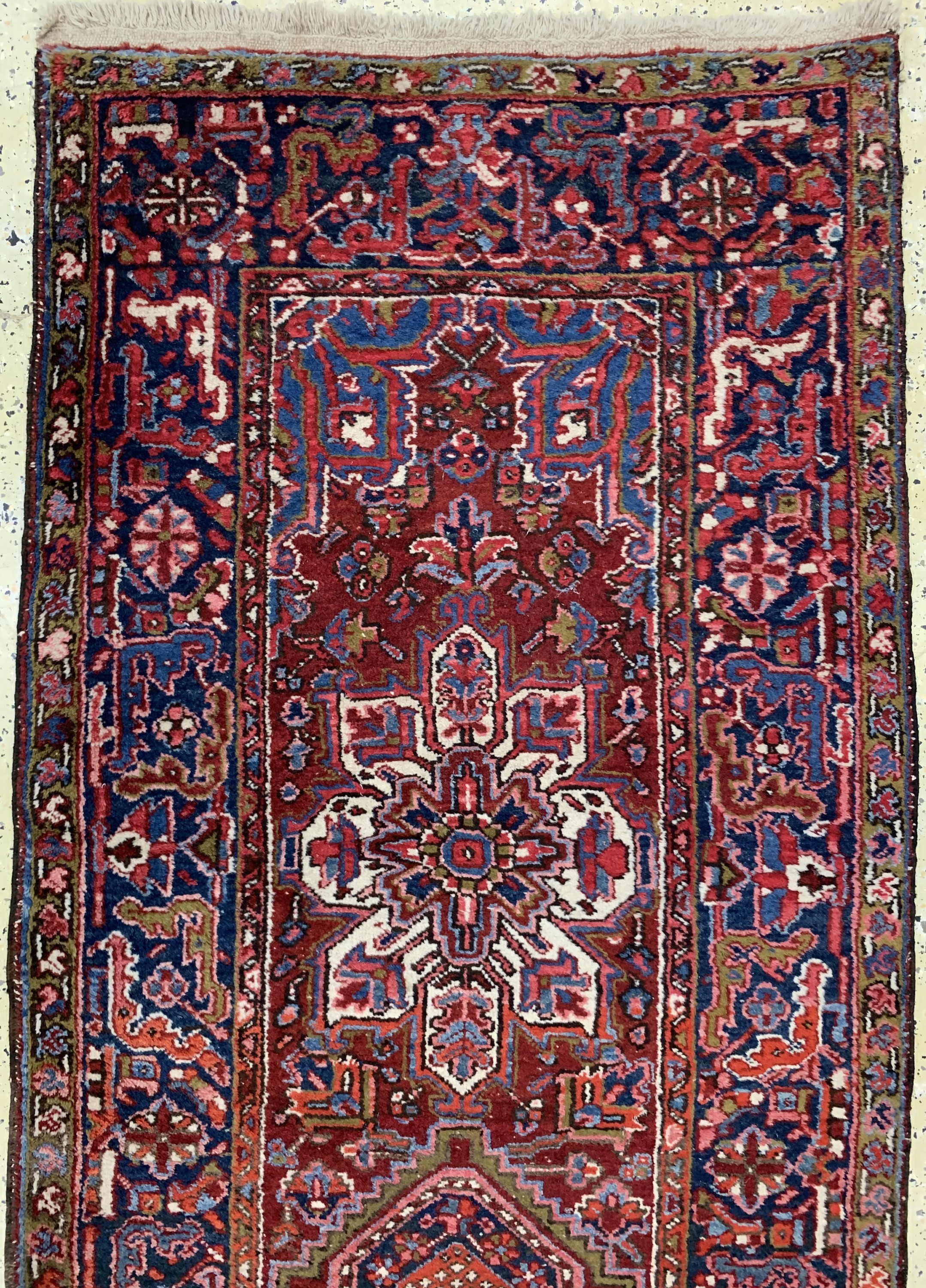Detail a: Heriz alt, Persien, Mitte 20.Jhd, Wolle aufBaumwolle, ca. 338 x 92 cm, EHZ: 2-3