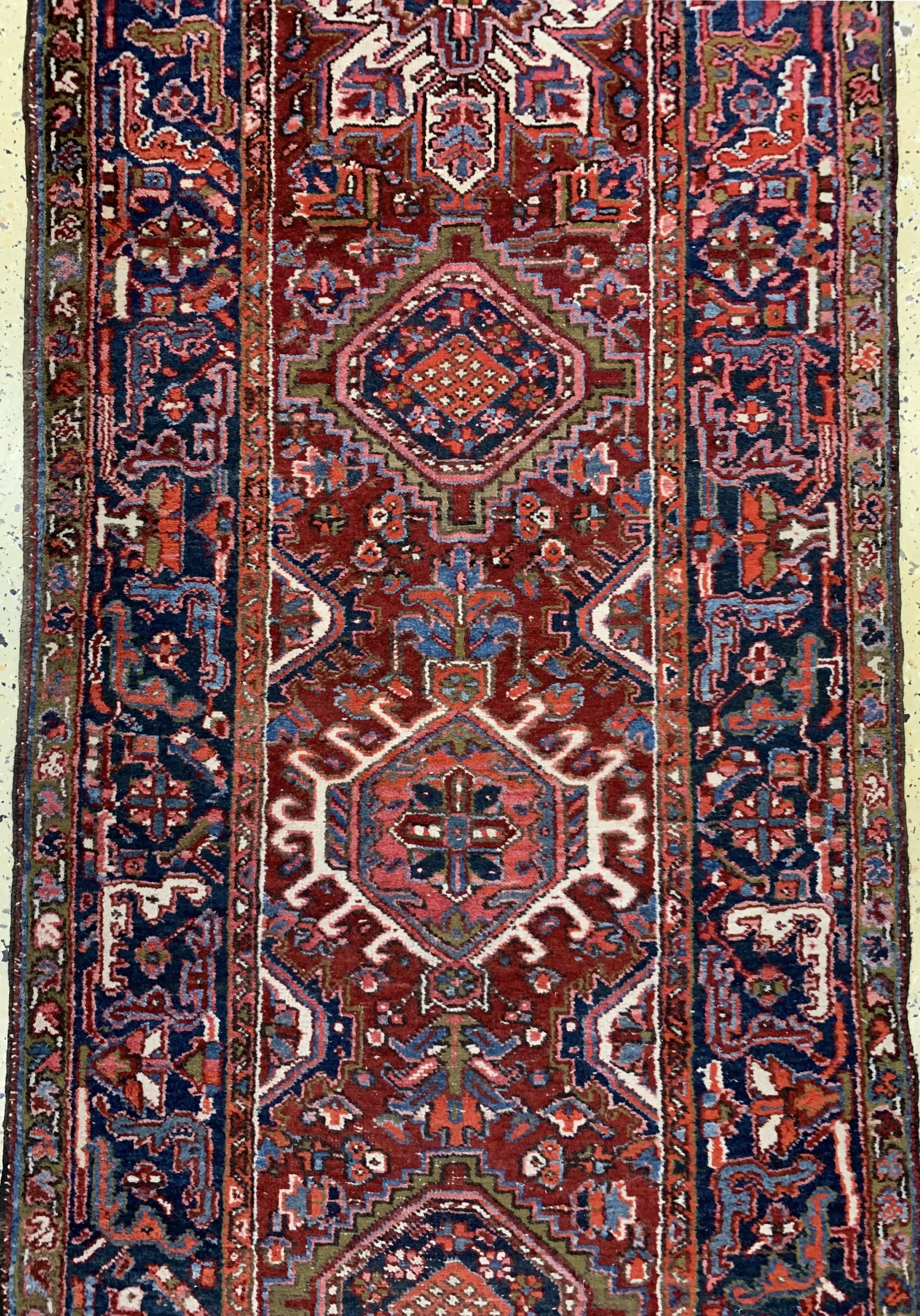 Detail b: Heriz alt, Persien, Mitte 20.Jhd, Wolle aufBaumwolle, ca. 338 x 92 cm, EHZ: 2-3