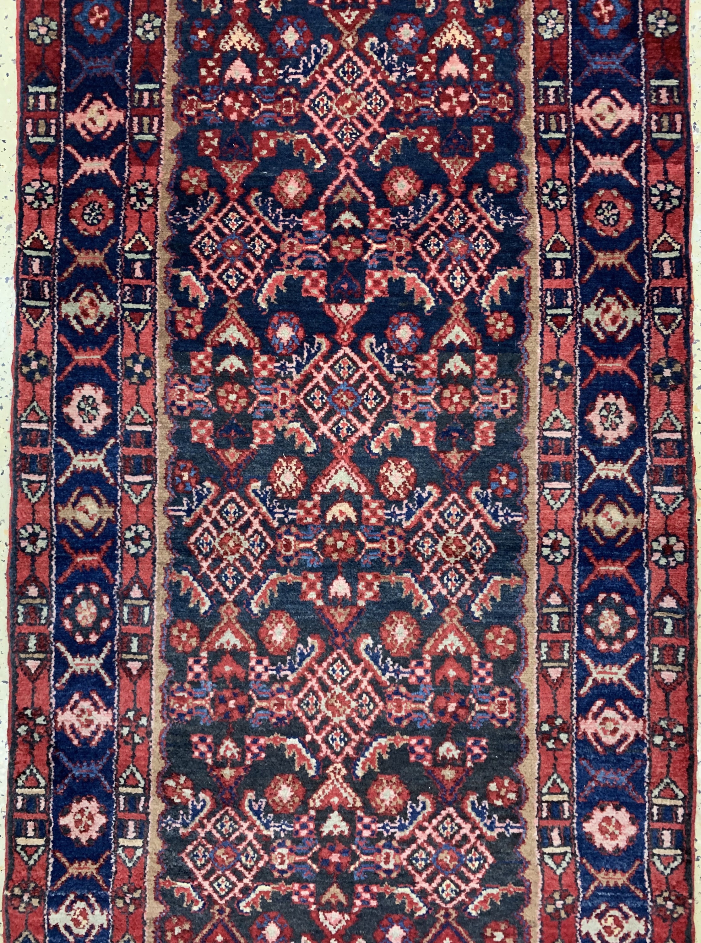 Detail b: Hosseinabad, Persien, Mitte 20.Jhd, Wolle auf Baumwolle, ca. 498 x 103 cm, EHZ: 2